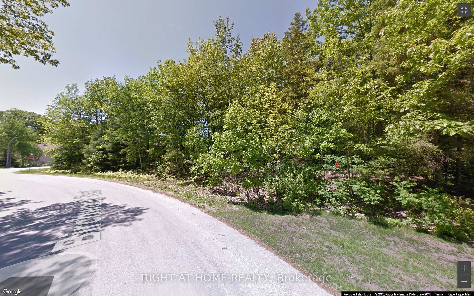 Photo 3 of 2 Birchwood Trail, Wasaga Beach — HOMEH