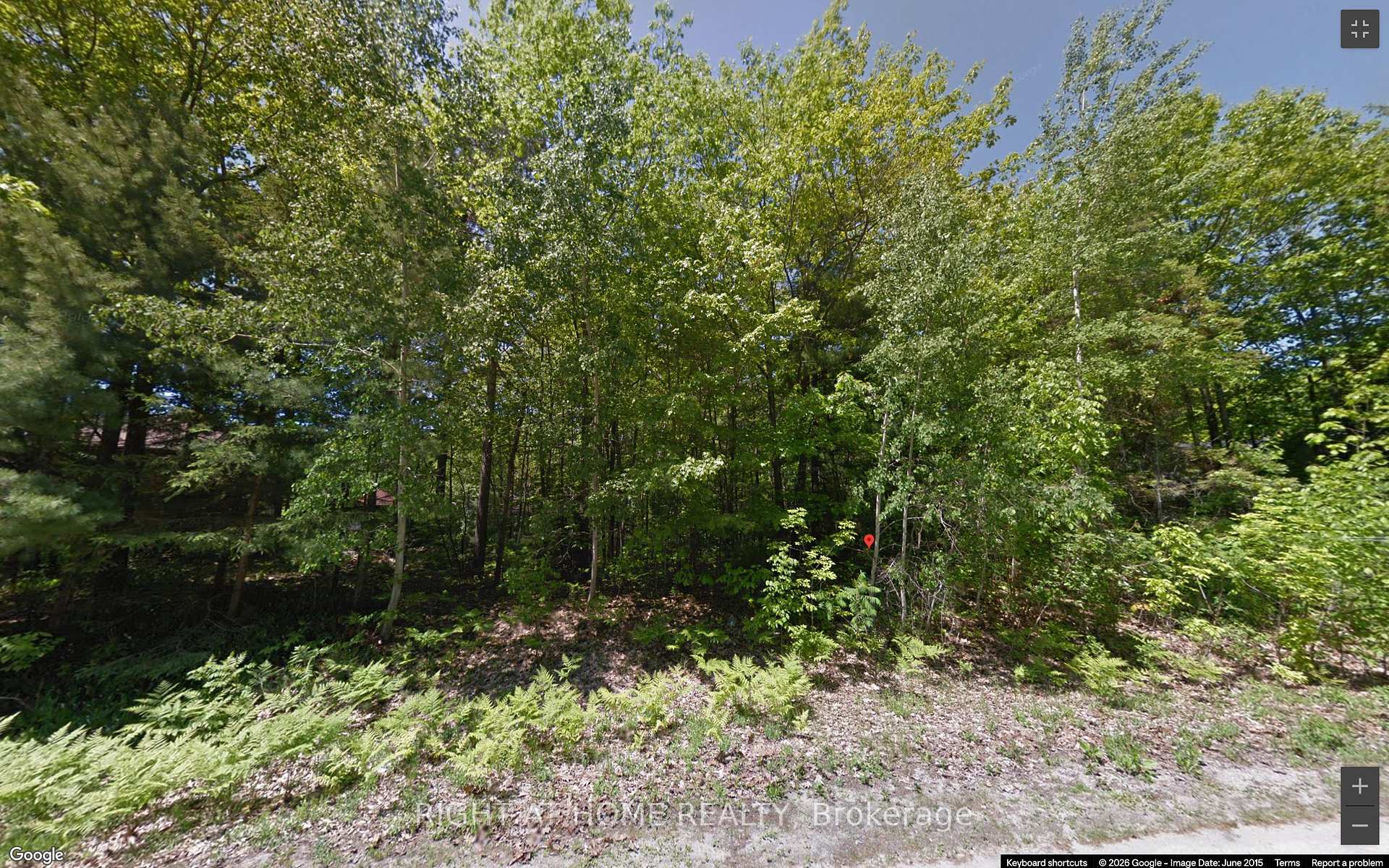 Photo 8 of 2 Birchwood Trail, Wasaga Beach — HOMEH