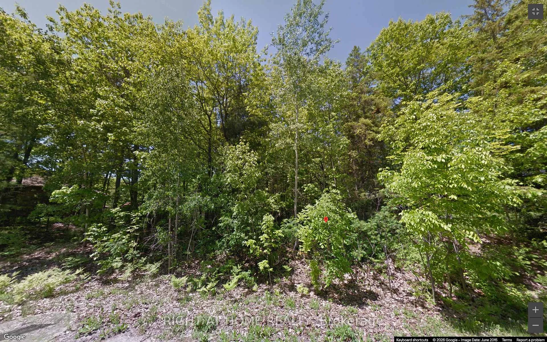 Photo 14 of 2 Birchwood Trail, Wasaga Beach — HOMEH