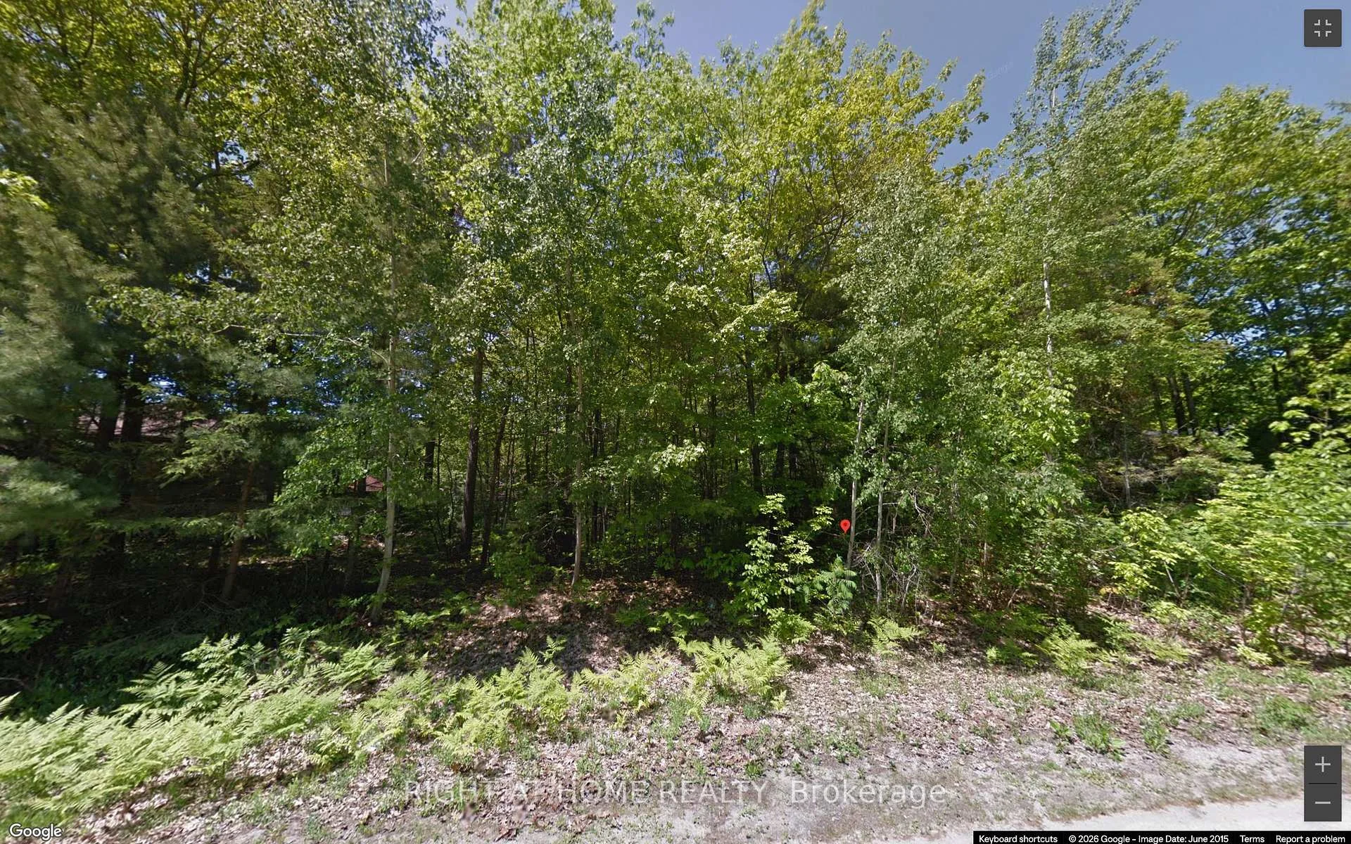 Photo 15 of 2 Birchwood Trail, Wasaga Beach — HOMEH