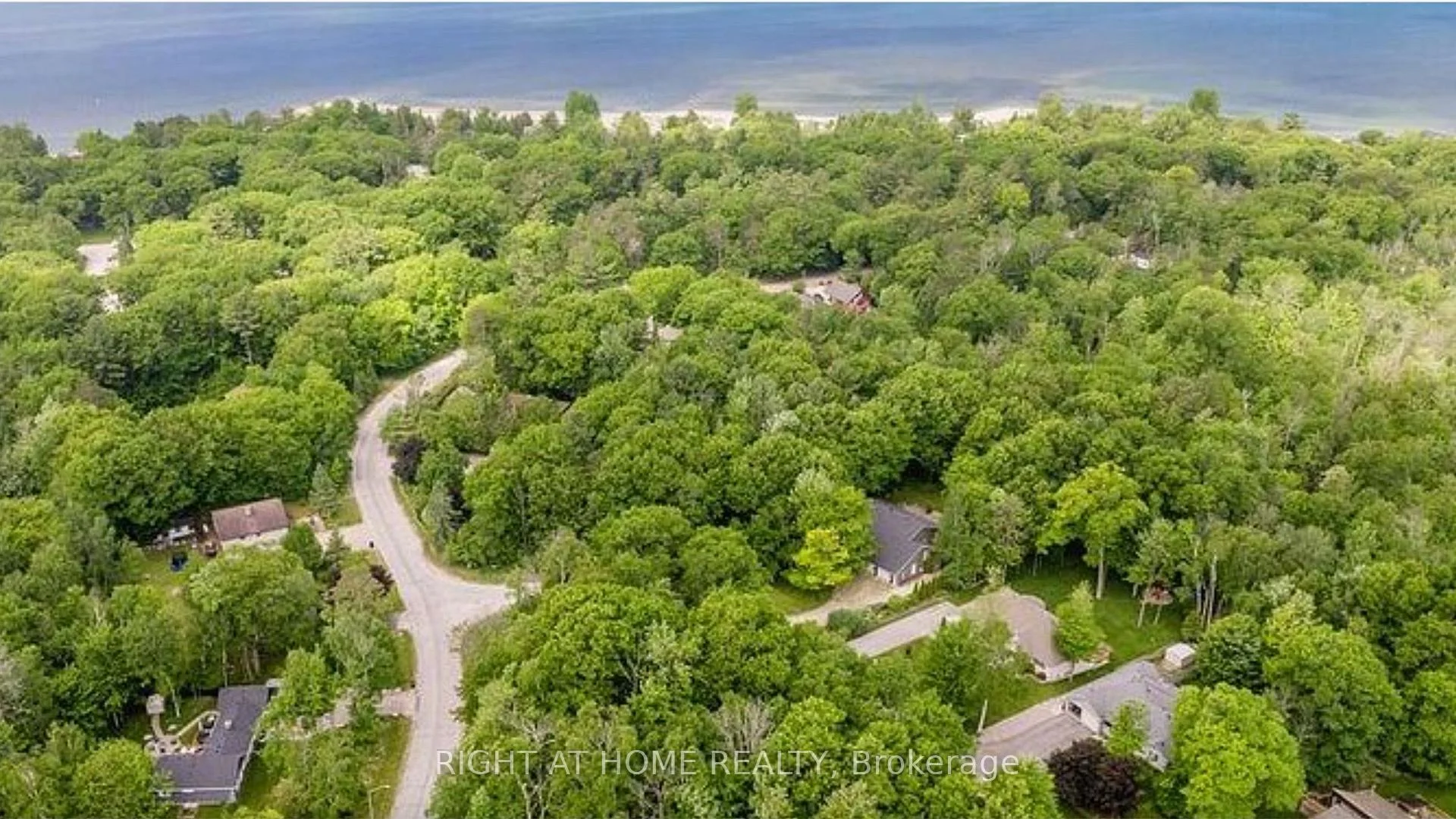 Photo 17 of 2 Birchwood Trail, Wasaga Beach — HOMEH
