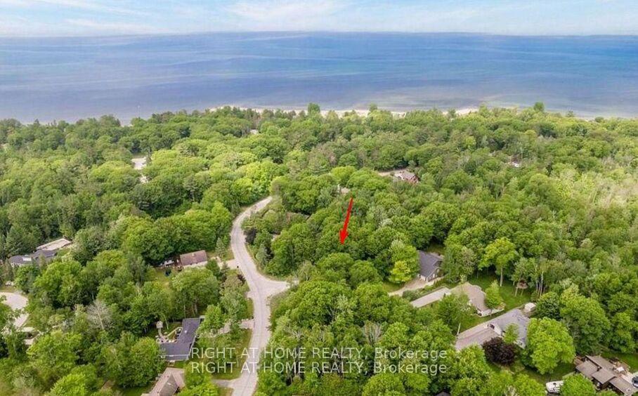 Photo 18 of 2 Birchwood Trail, Wasaga Beach — HOMEH