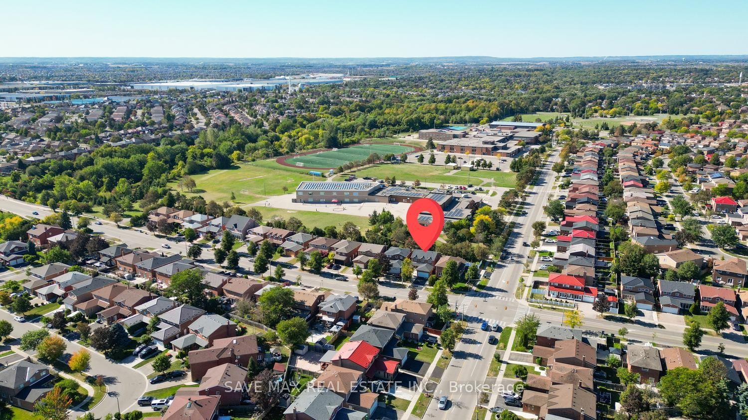 Photo 3 of 124 Wexford Road, Brampton, Heart Lake West — HOMEH