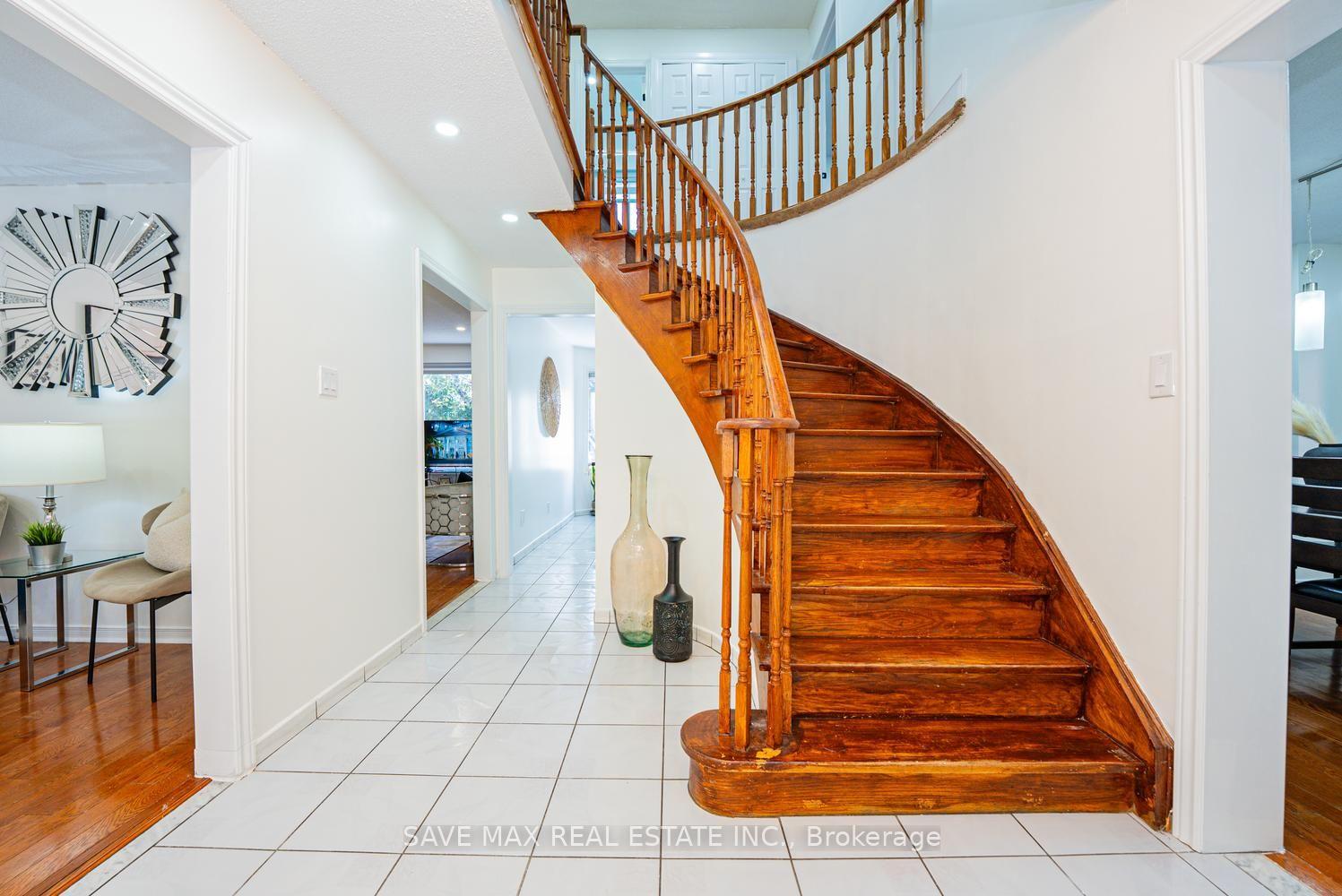 Photo 8 of 124 Wexford Road, Brampton, Heart Lake West — HOMEH