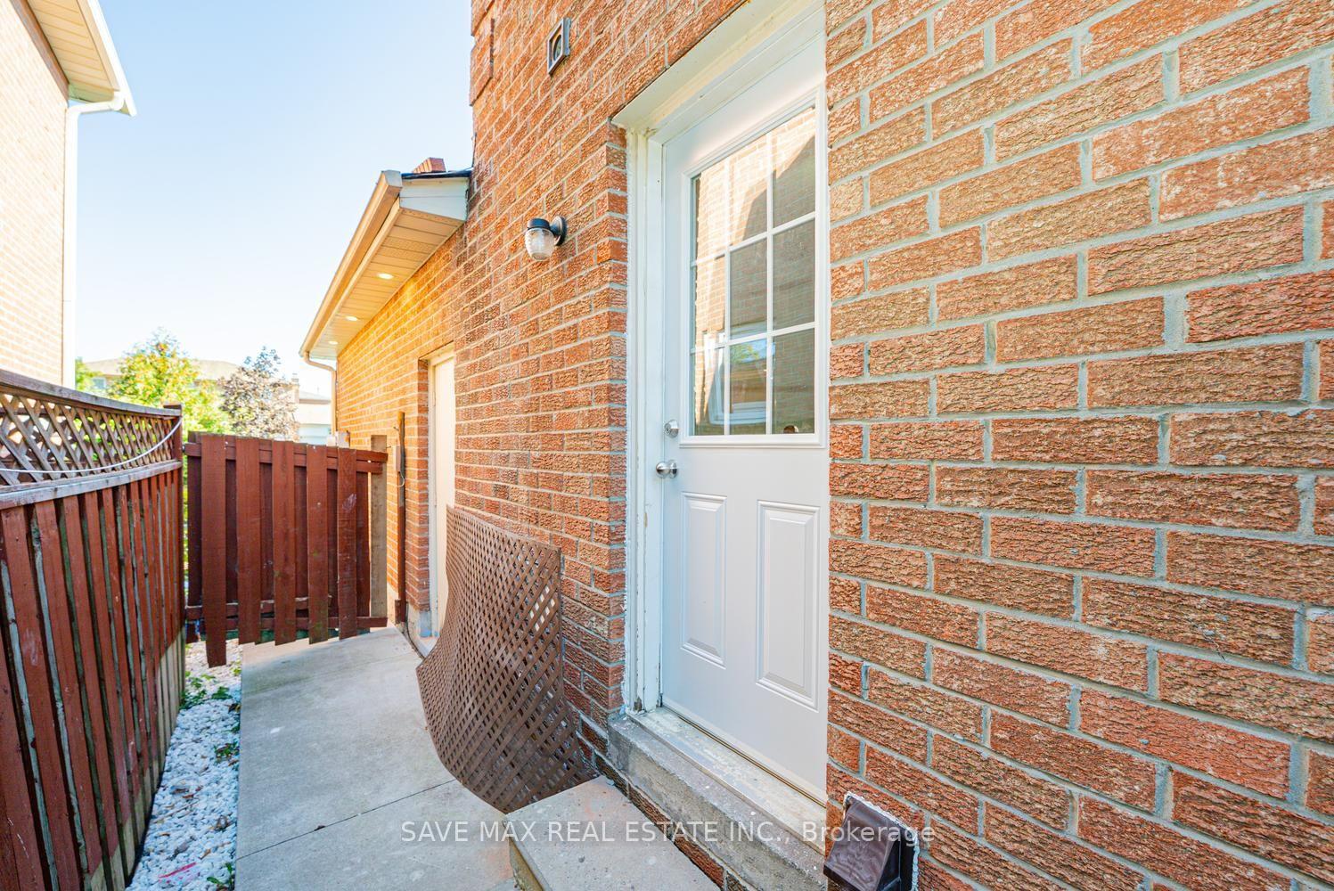 Photo 32 of 124 Wexford Road, Brampton, Heart Lake West — HOMEH