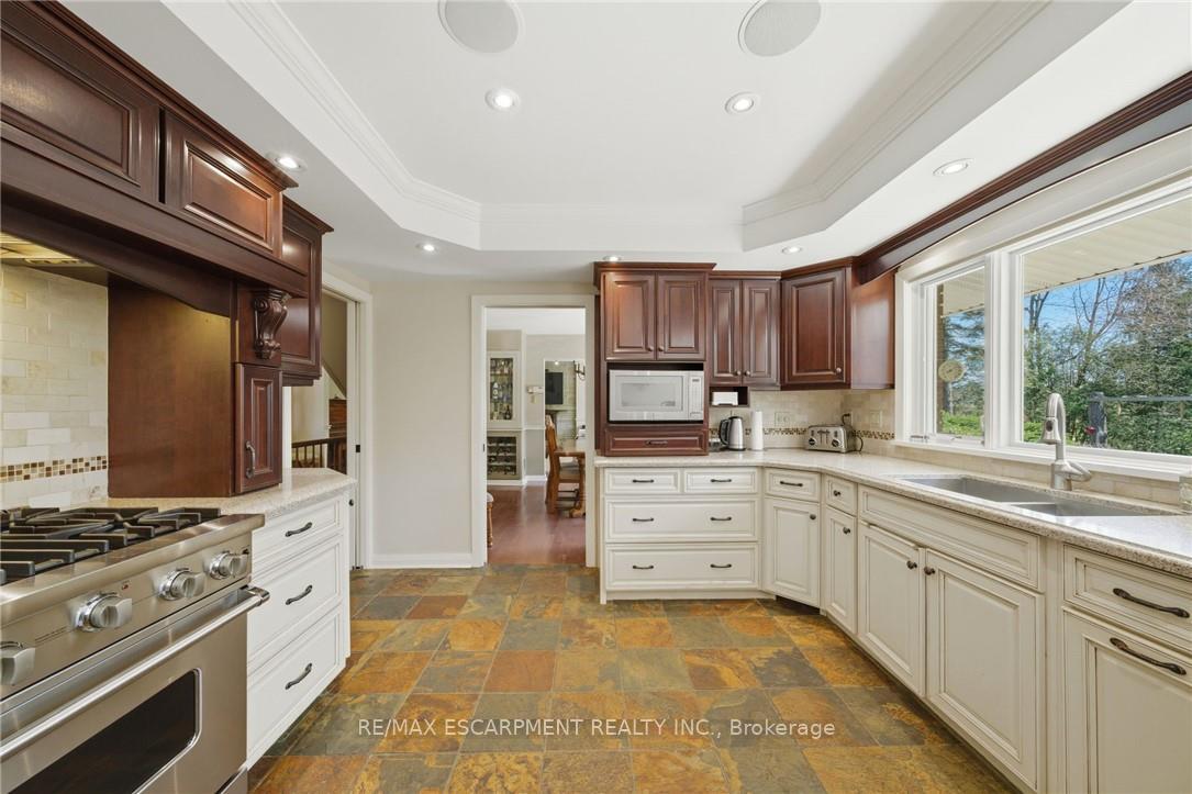 Photo 14 of 6 Summit Circle, Norfolk, Simcoe — HOMEH