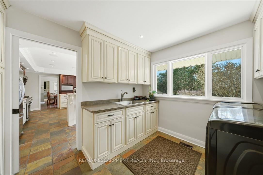 Photo 19 of 6 Summit Circle, Norfolk, Simcoe — HOMEH