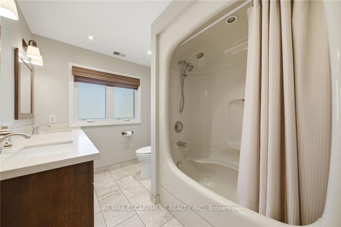 Photo 32 of 6 Summit Circle, Norfolk, Simcoe — HOMEH