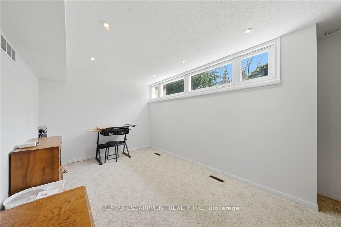 Photo 34 of 6 Summit Circle, Norfolk, Simcoe — HOMEH