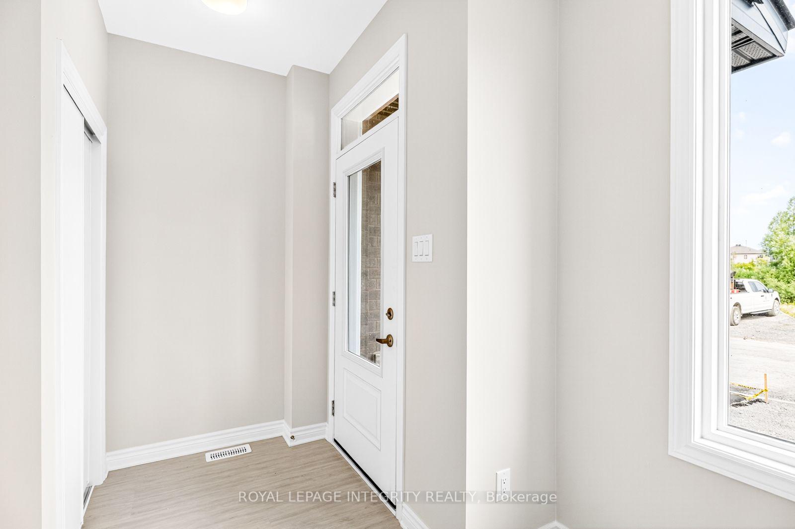 Photo 4 of 335 Les Emmerson Drive, Ottawa, Barrhaven - Heritage Park — HOMEH