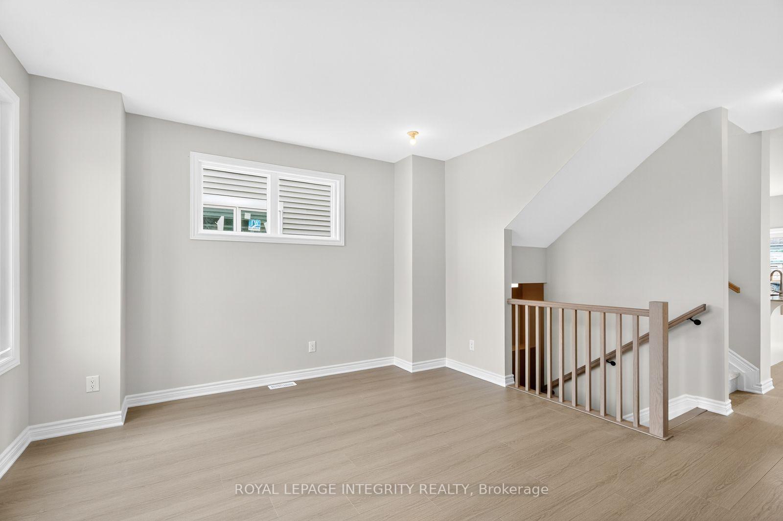 Photo 5 of 335 Les Emmerson Drive, Ottawa, Barrhaven - Heritage Park — HOMEH