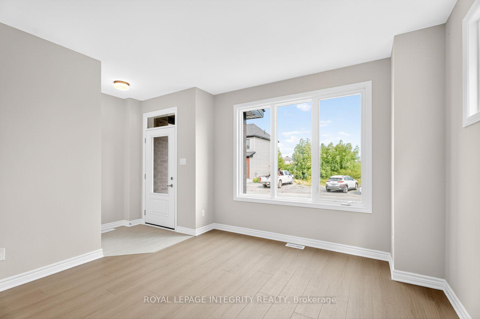 Photo 7 of 335 Les Emmerson Drive, Ottawa, Barrhaven - Heritage Park — HOMEH