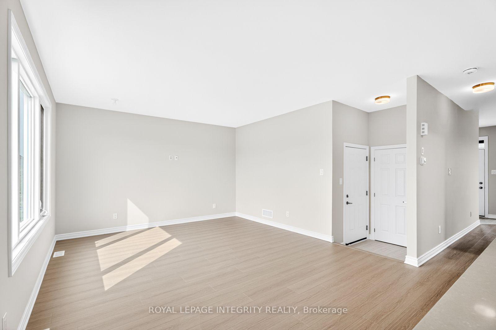 Photo 10 of 335 Les Emmerson Drive, Ottawa, Barrhaven - Heritage Park — HOMEH