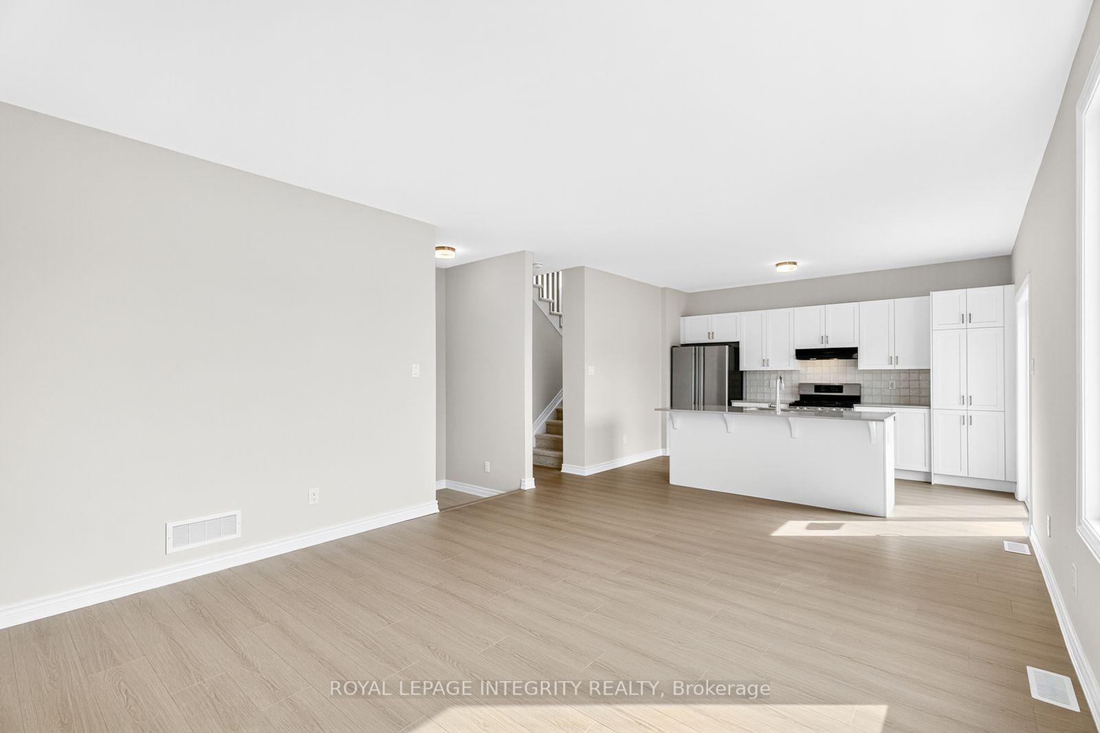 Photo 11 of 335 Les Emmerson Drive, Ottawa, Barrhaven - Heritage Park — HOMEH