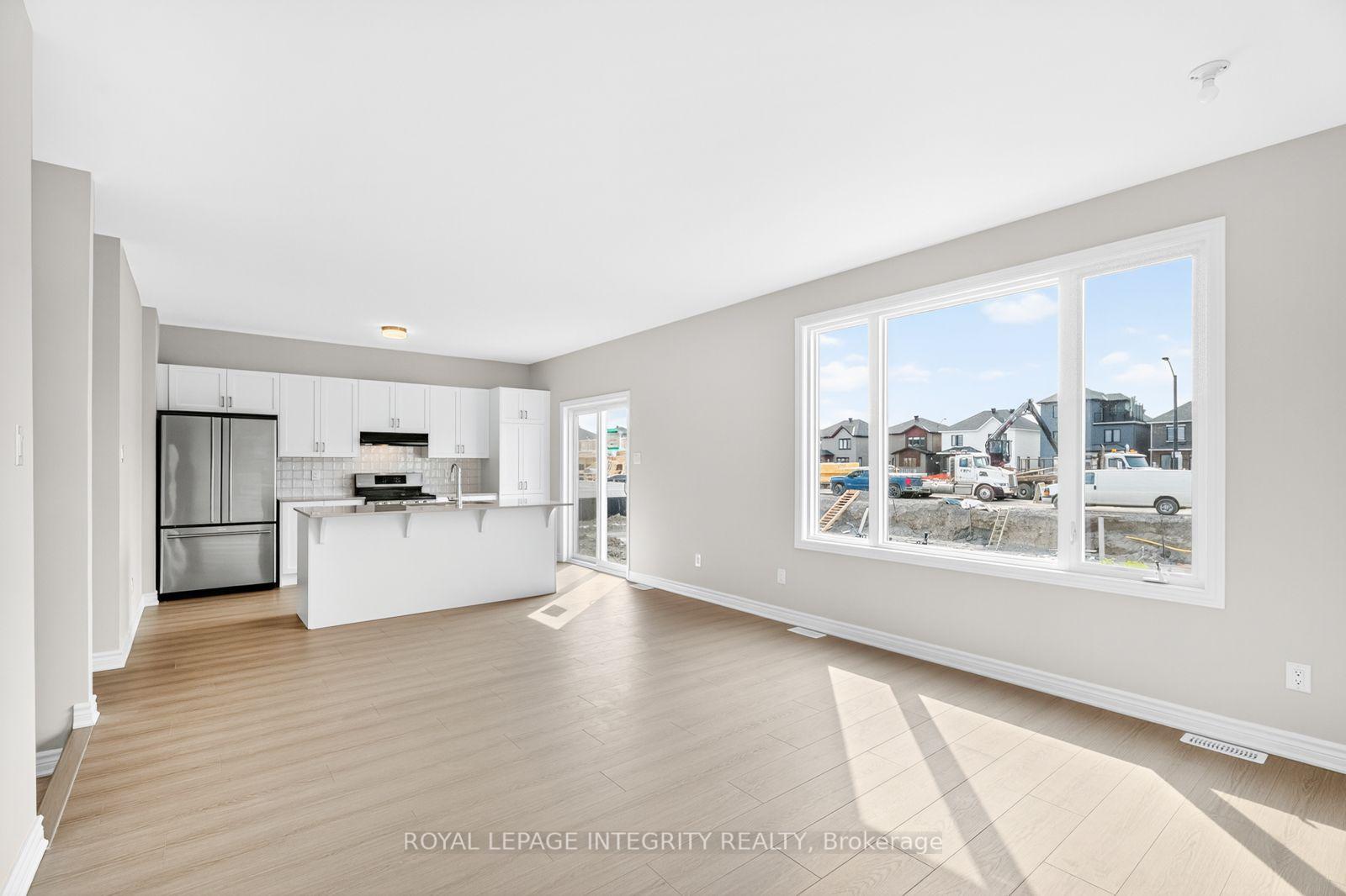 Photo 12 of 335 Les Emmerson Drive, Ottawa, Barrhaven - Heritage Park — HOMEH