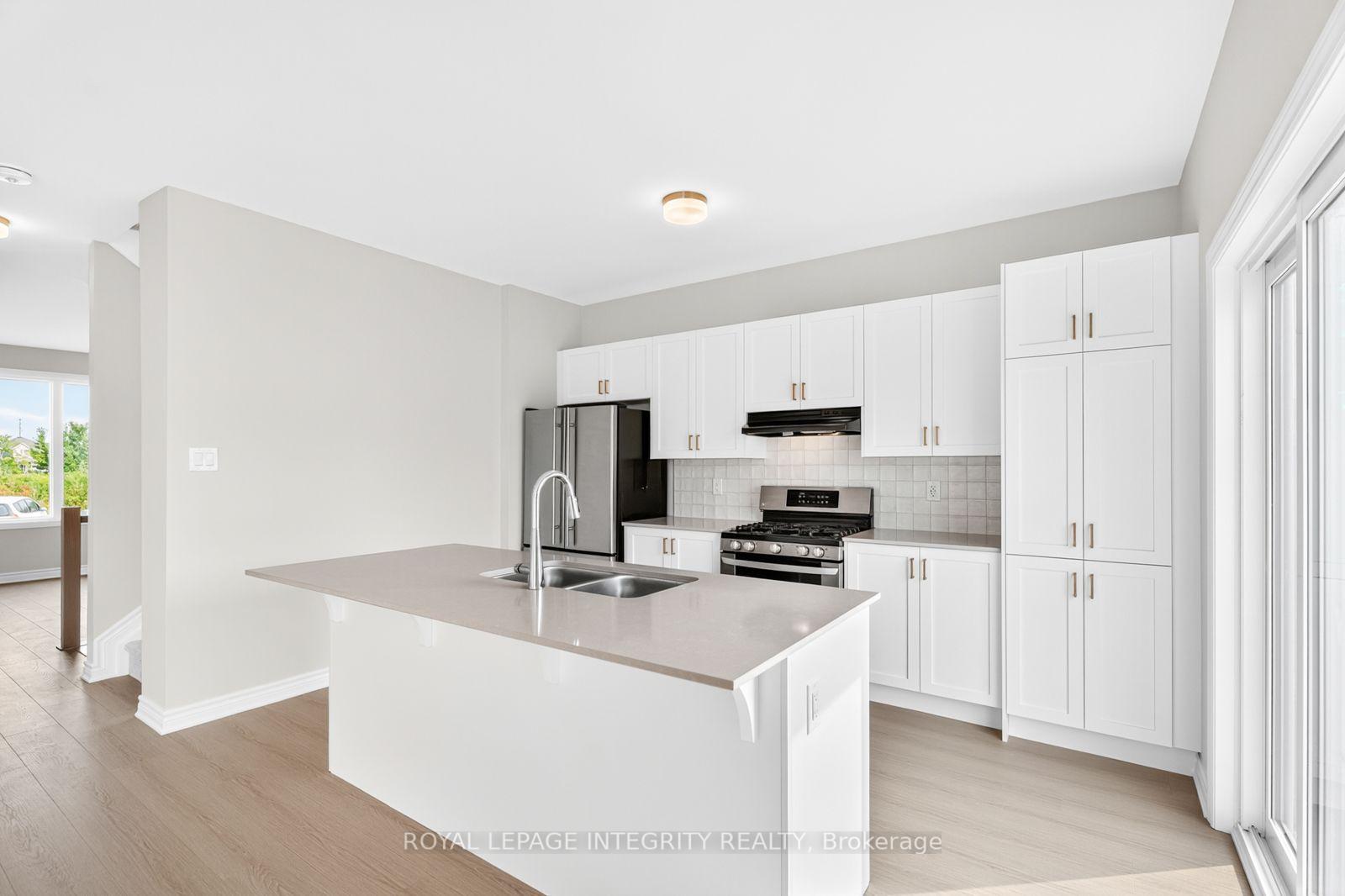 Photo 17 of 335 Les Emmerson Drive, Ottawa, Barrhaven - Heritage Park — HOMEH