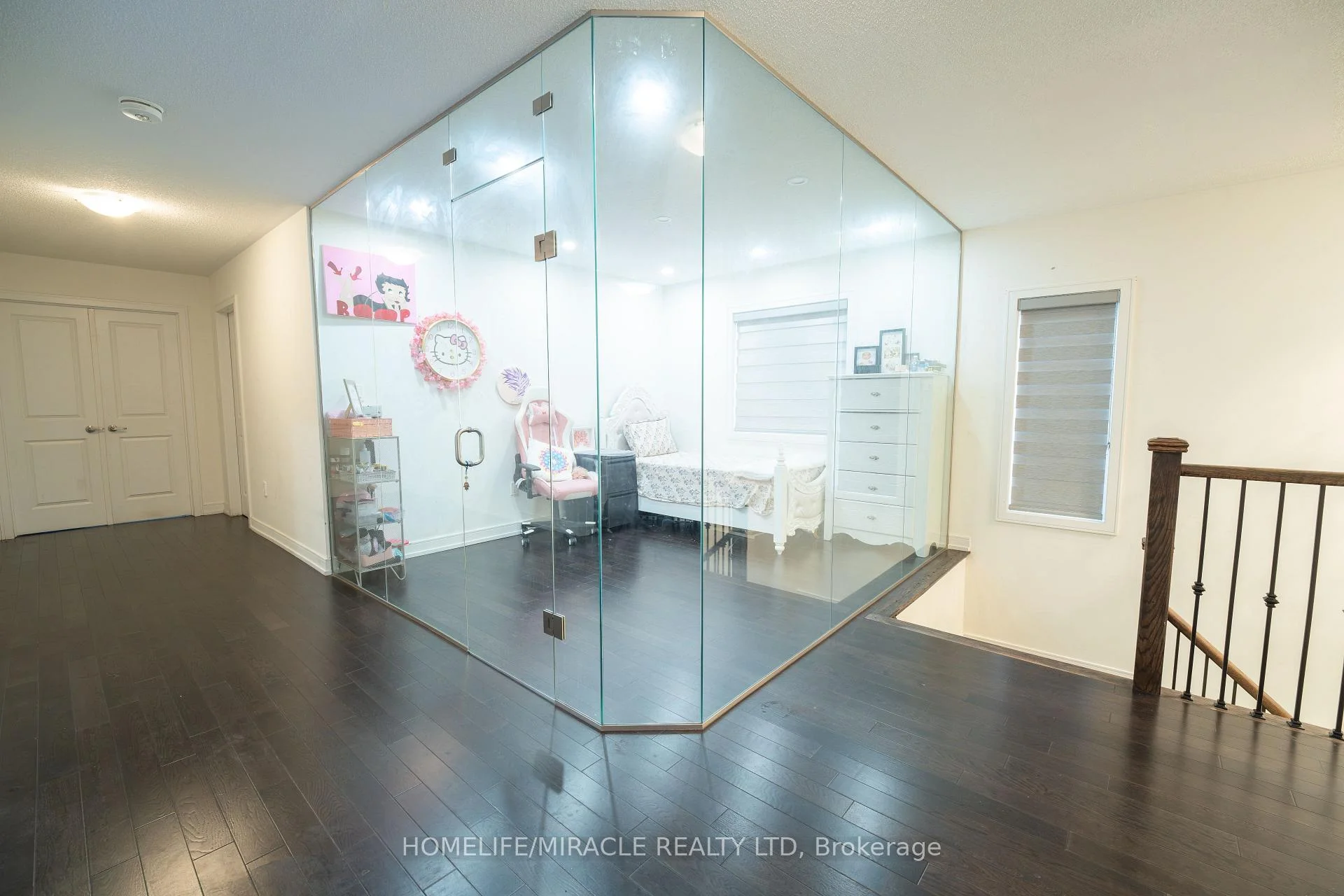 Photo 19 of 23 Hendricks Crescent, Brampton, Fletcher's West — HOMEH