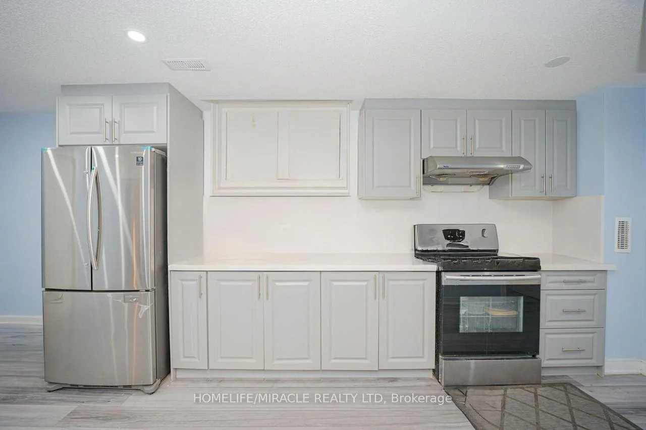 Photo 33 of 23 Hendricks Crescent, Brampton, Fletcher's West — HOMEH
