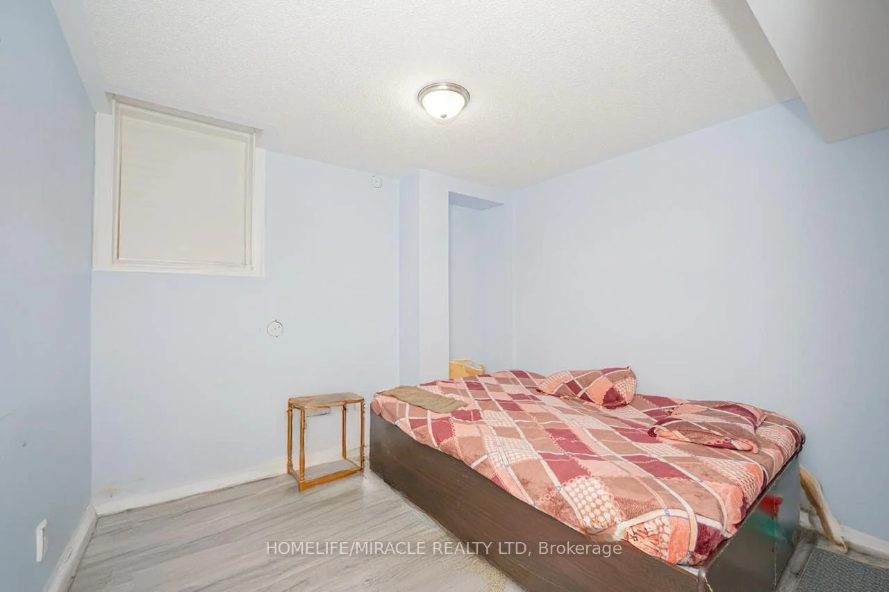 Photo 34 of 23 Hendricks Crescent, Brampton, Fletcher's West — HOMEH