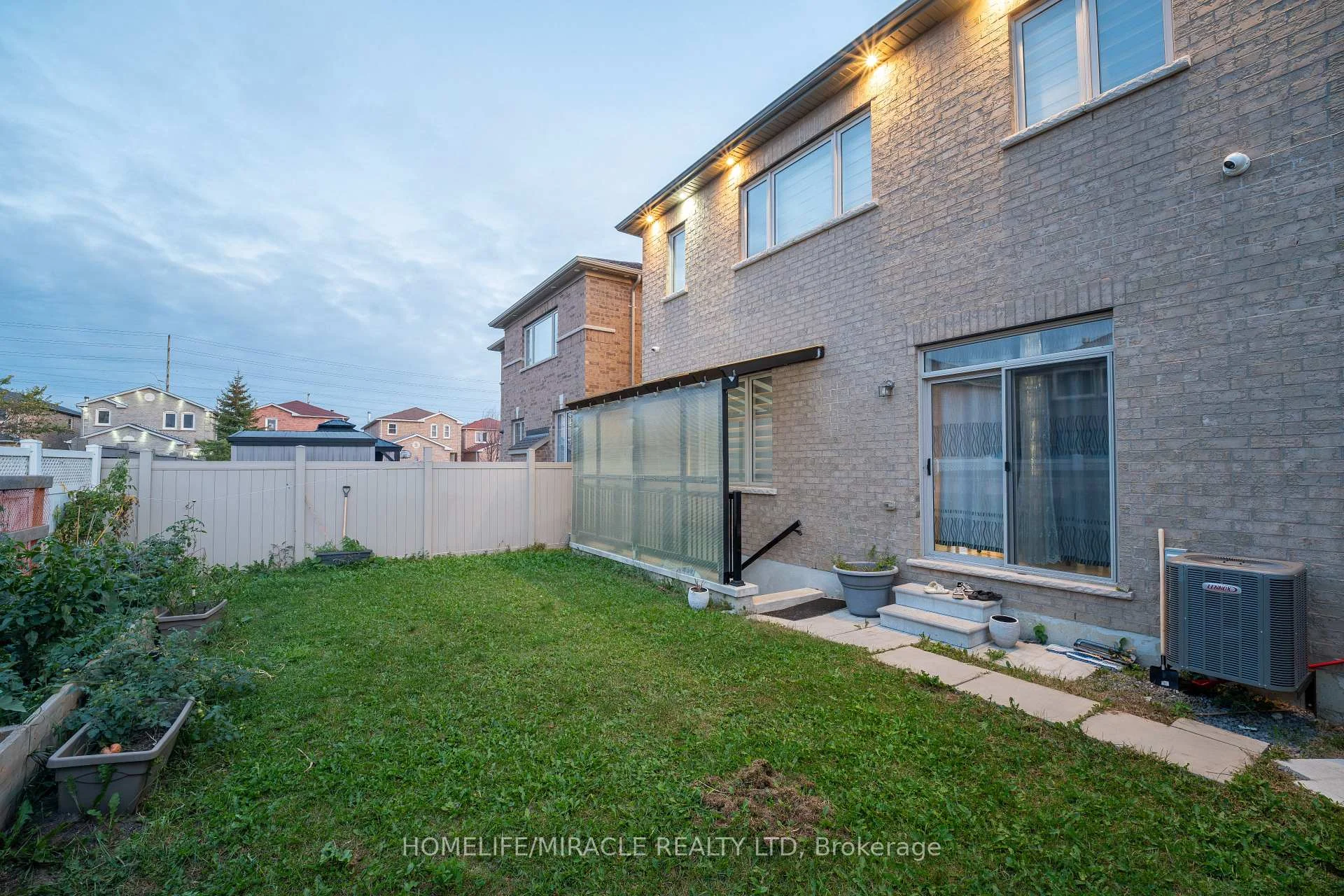 Photo 36 of 23 Hendricks Crescent, Brampton, Fletcher's West — HOMEH