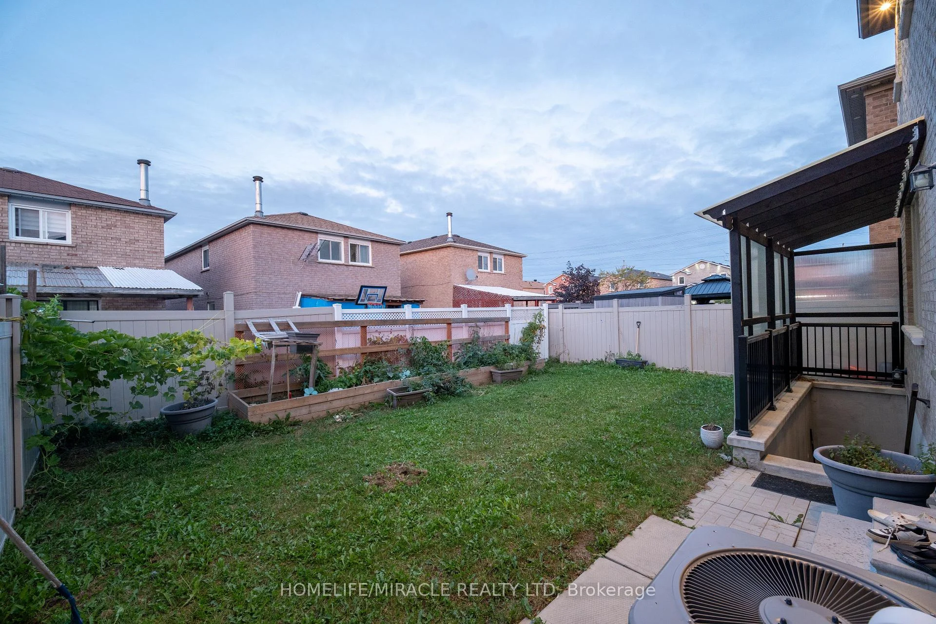 Photo 37 of 23 Hendricks Crescent, Brampton, Fletcher's West — HOMEH
