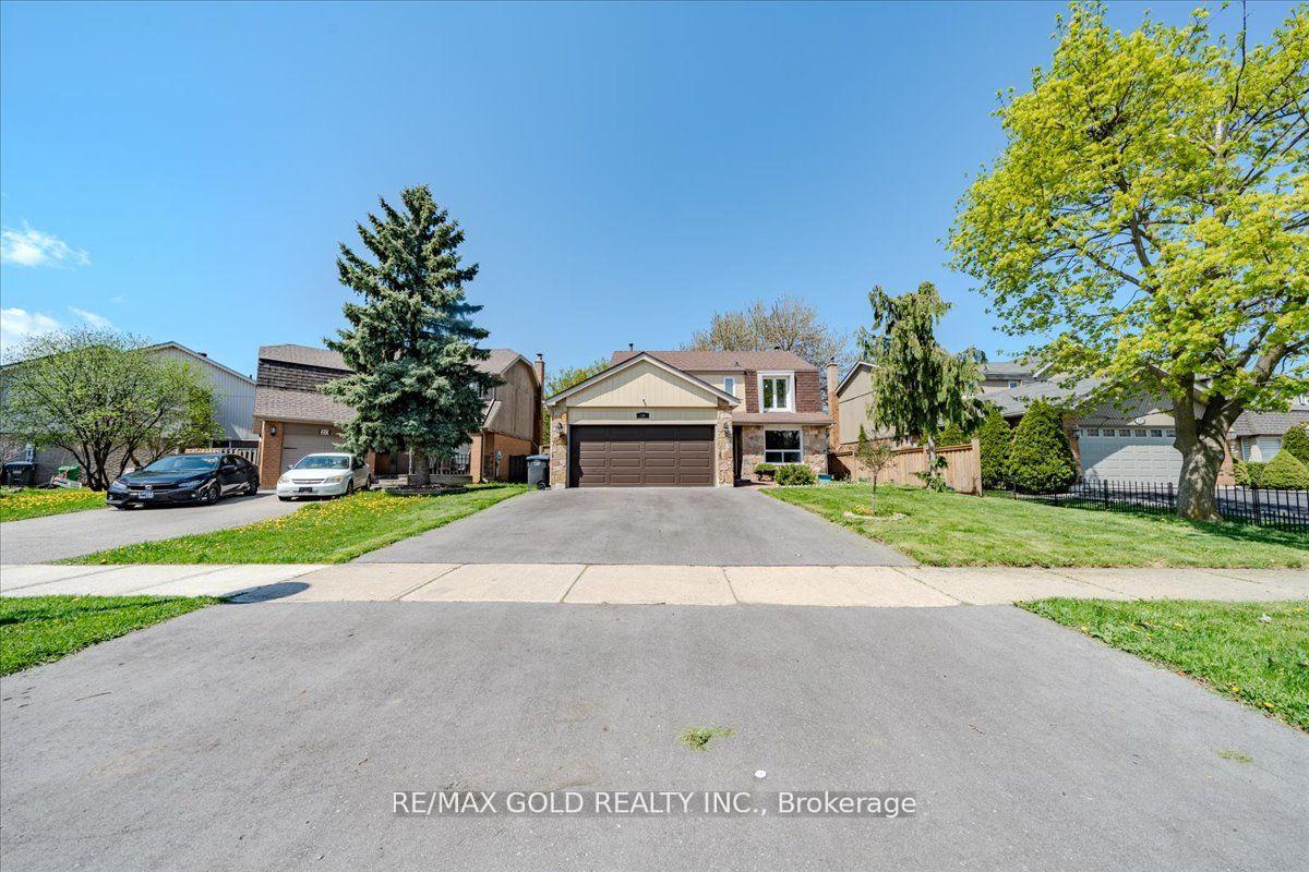 Photo 1 of 18 Markham Street, Brampton, Central Park — HOMEH