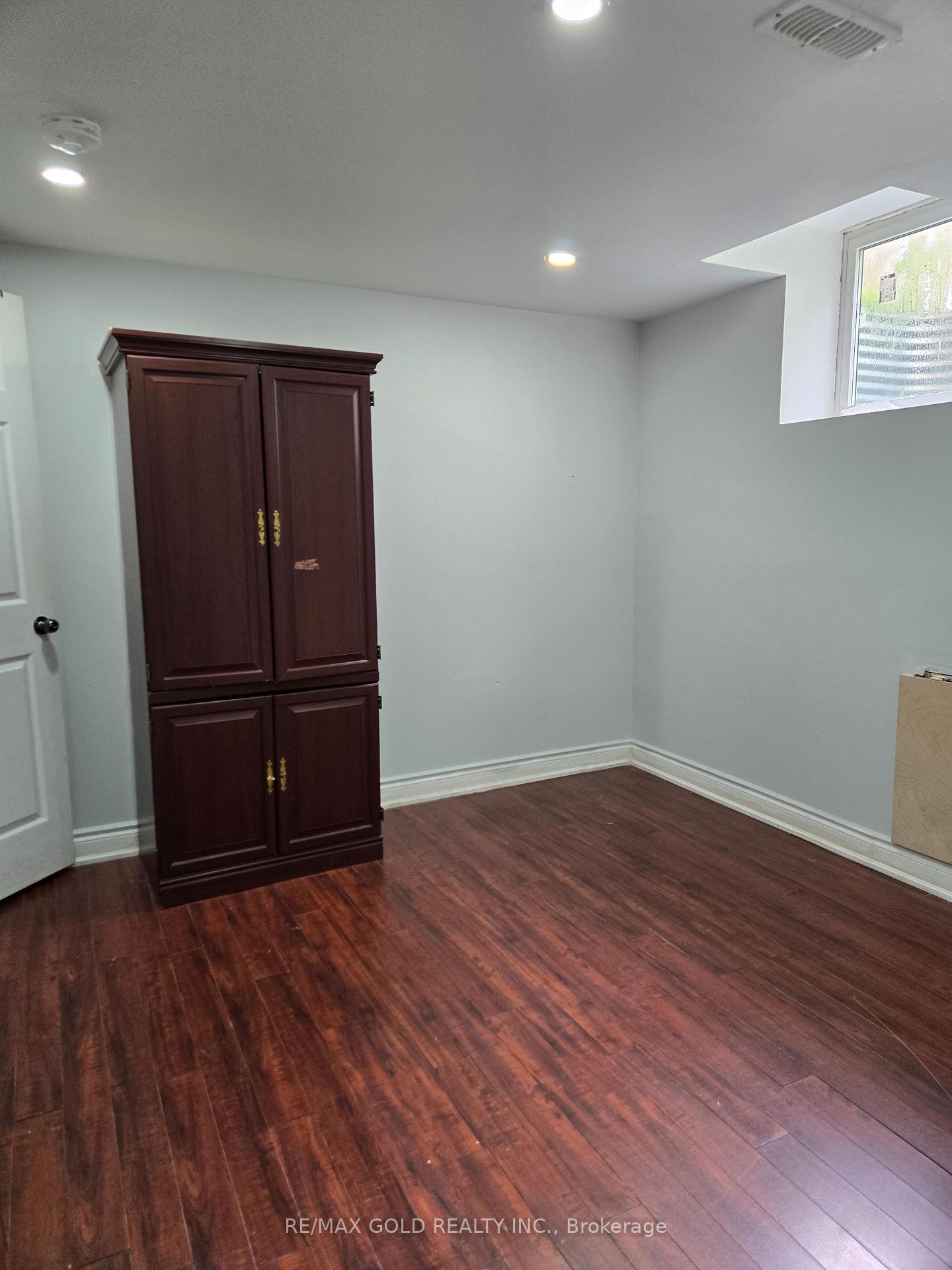 Photo 14 of 18 Markham Street, Brampton, Central Park — HOMEH