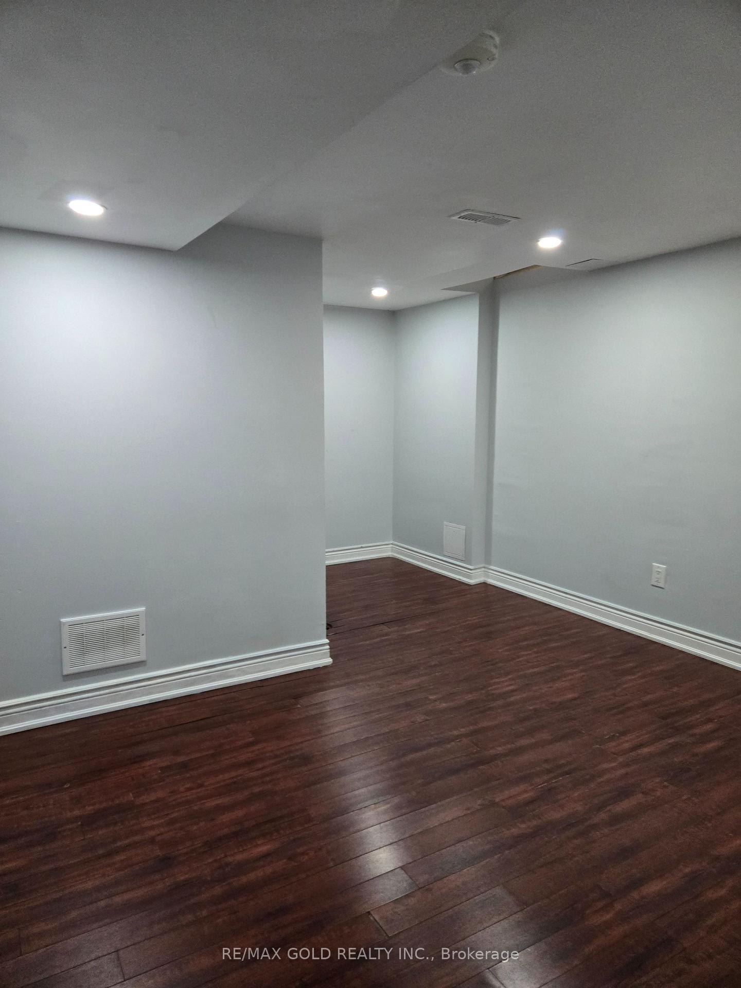 Photo 18 of 18 Markham Street, Brampton, Central Park — HOMEH
