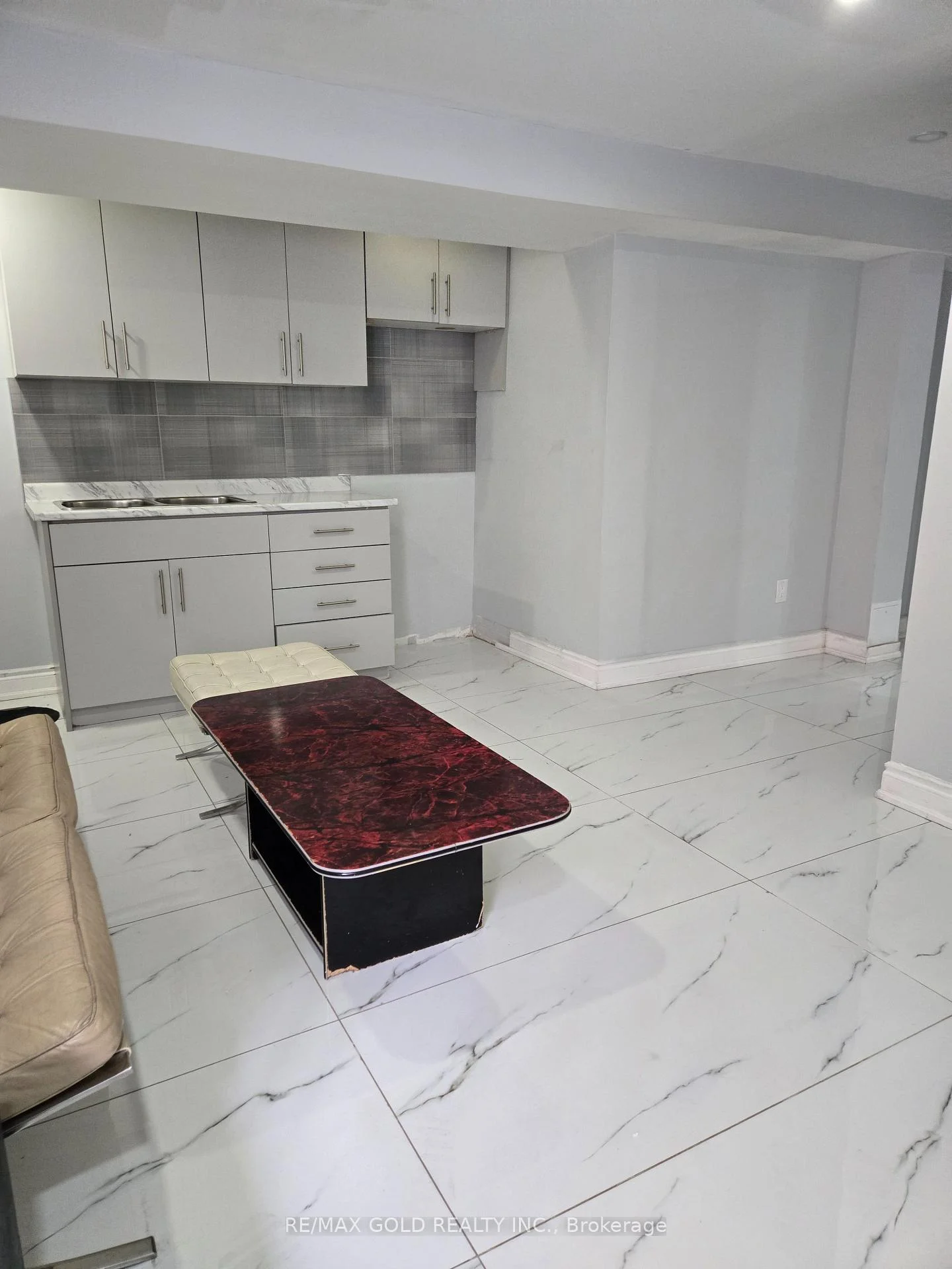 Photo 19 of 18 Markham Street, Brampton, Central Park — HOMEH