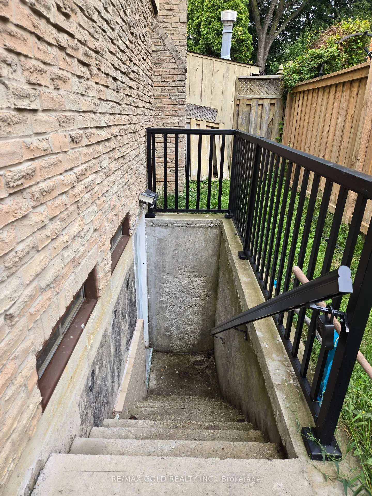 Photo 20 of 18 Markham Street, Brampton, Central Park — HOMEH