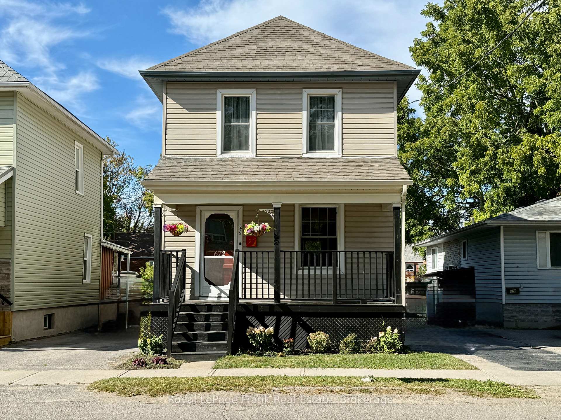 Photo of 672 Romaine Street