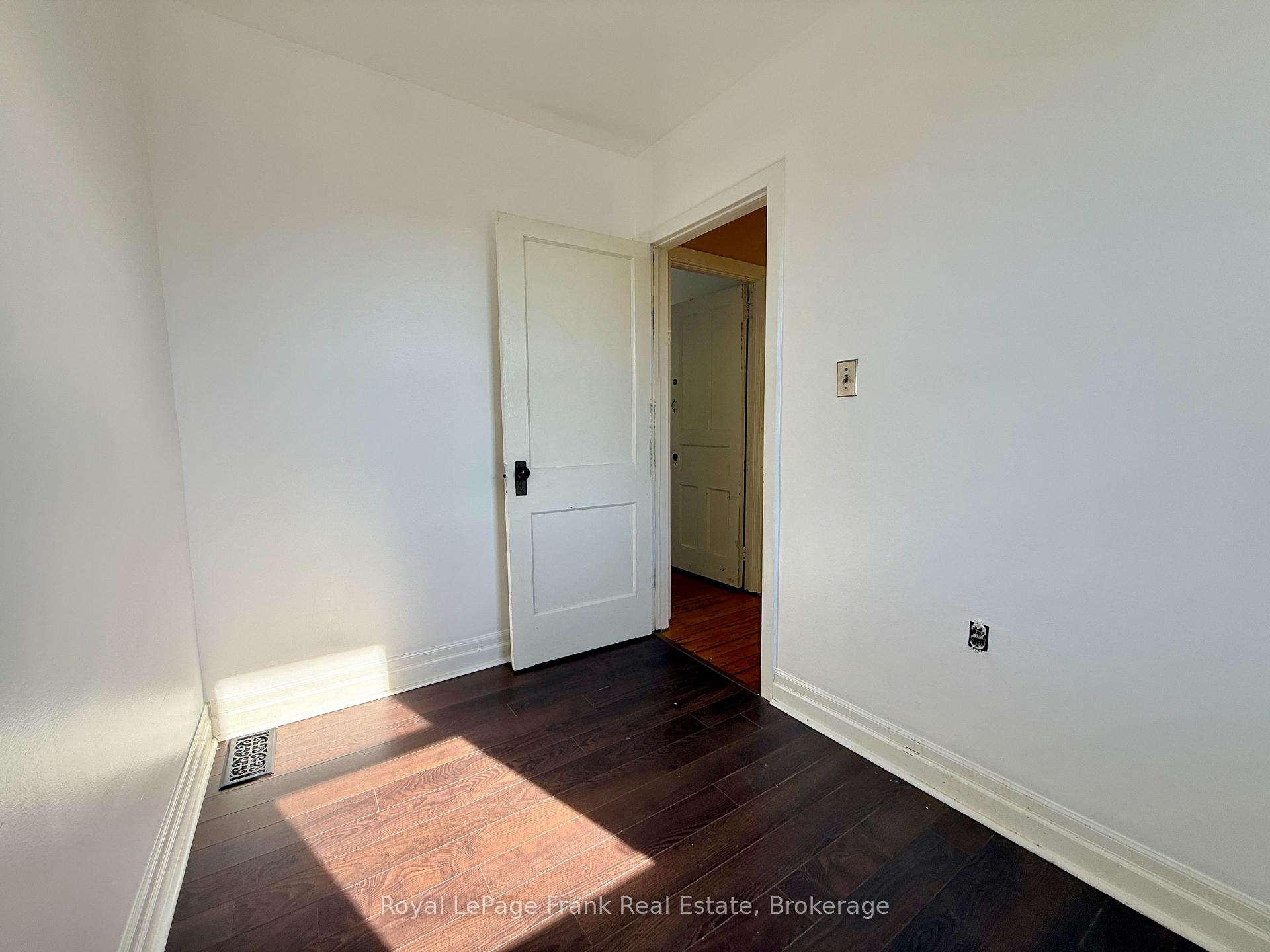 Photo 15 of 672 Romaine Street, Peterborough, Otonabee Ward 1 — HOMEH