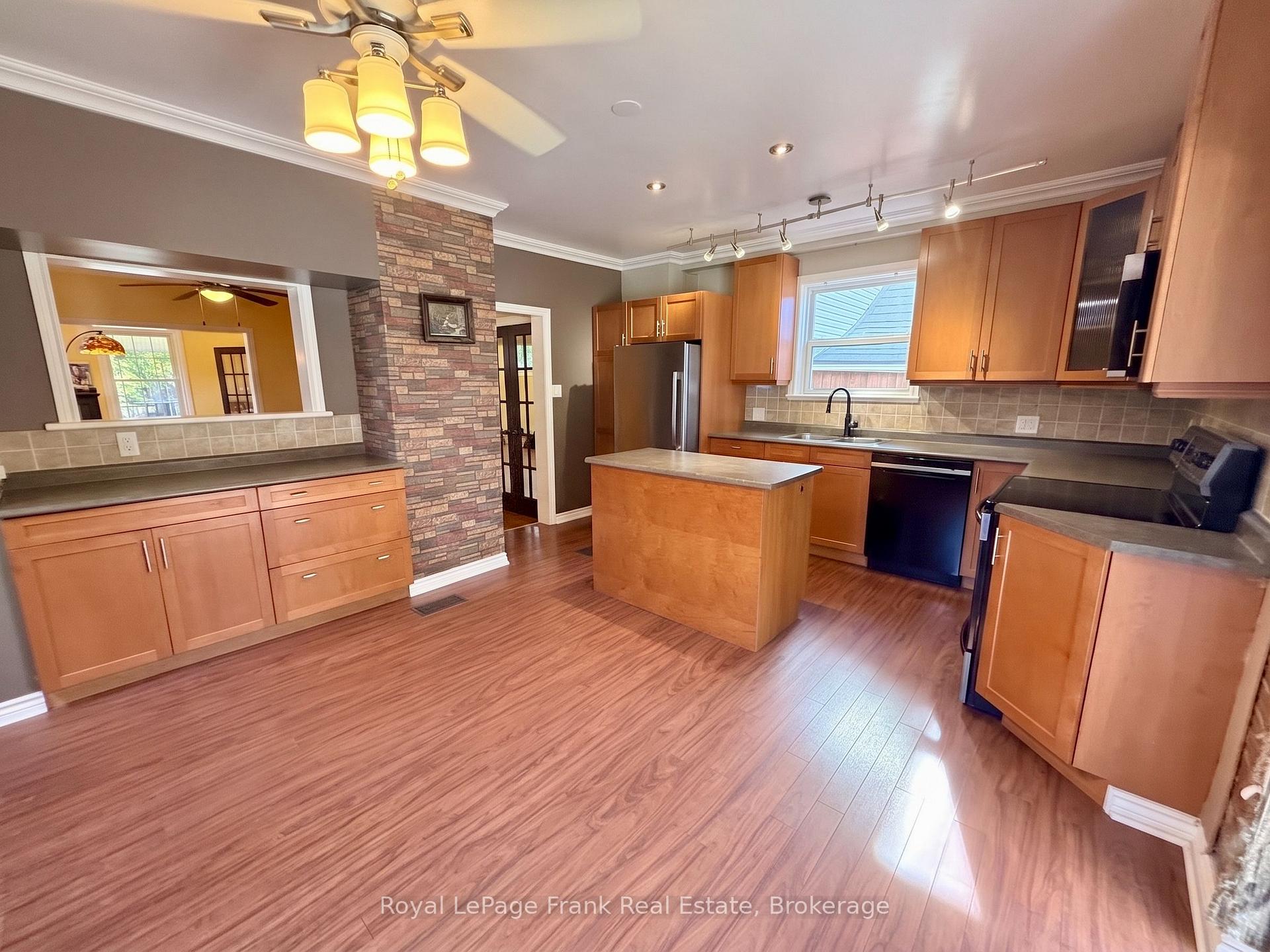 Photo 10 of 672 Romaine Street, Peterborough, Otonabee Ward 1 — HOMEH