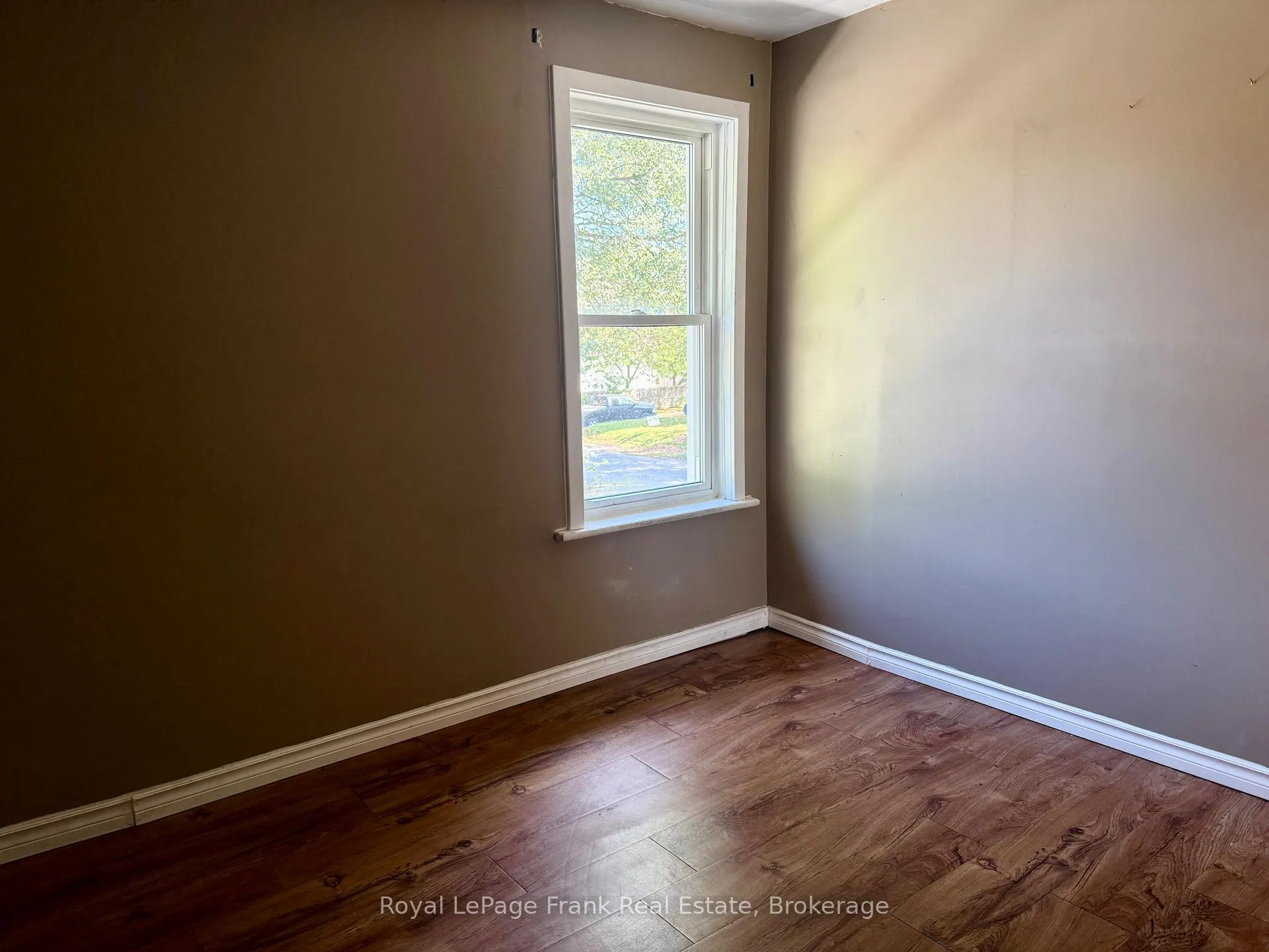 Photo 23 of 672 Romaine Street, Peterborough, Otonabee Ward 1 — HOMEH