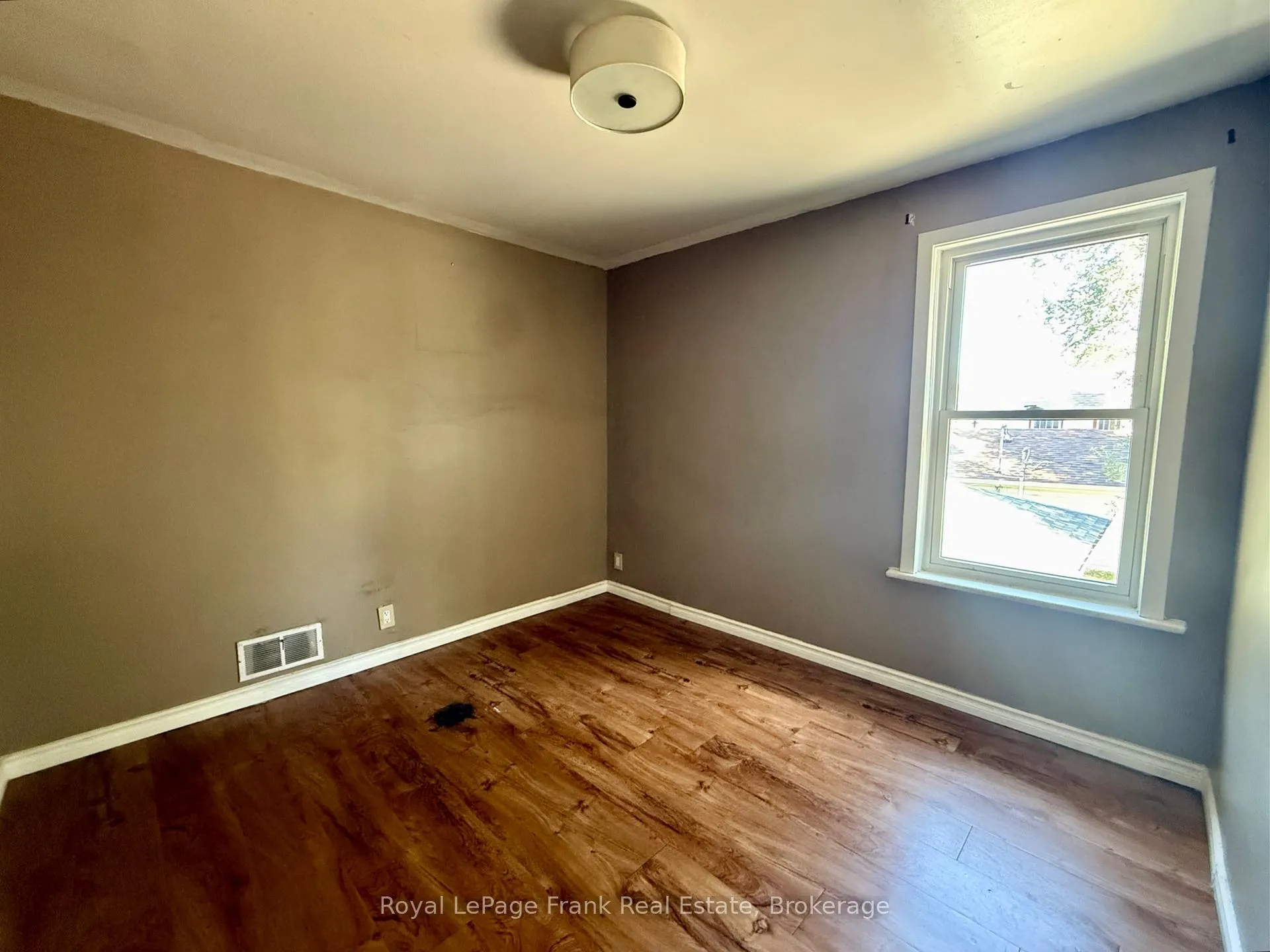 Photo 24 of 672 Romaine Street, Peterborough, Otonabee Ward 1 — HOMEH
