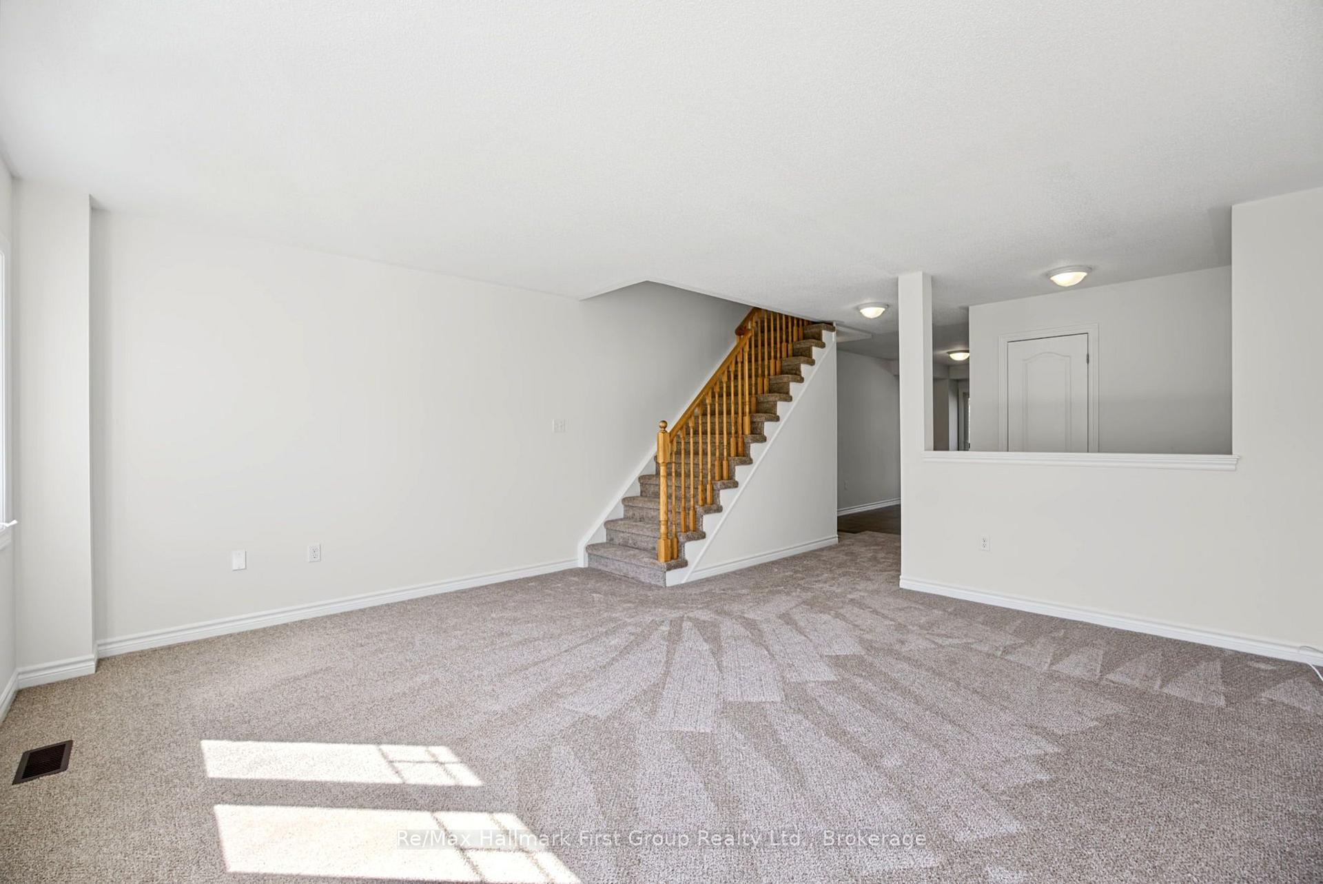 Photo 17 of 36 Katerson Lane, Clarington, Courtice — HOMEH