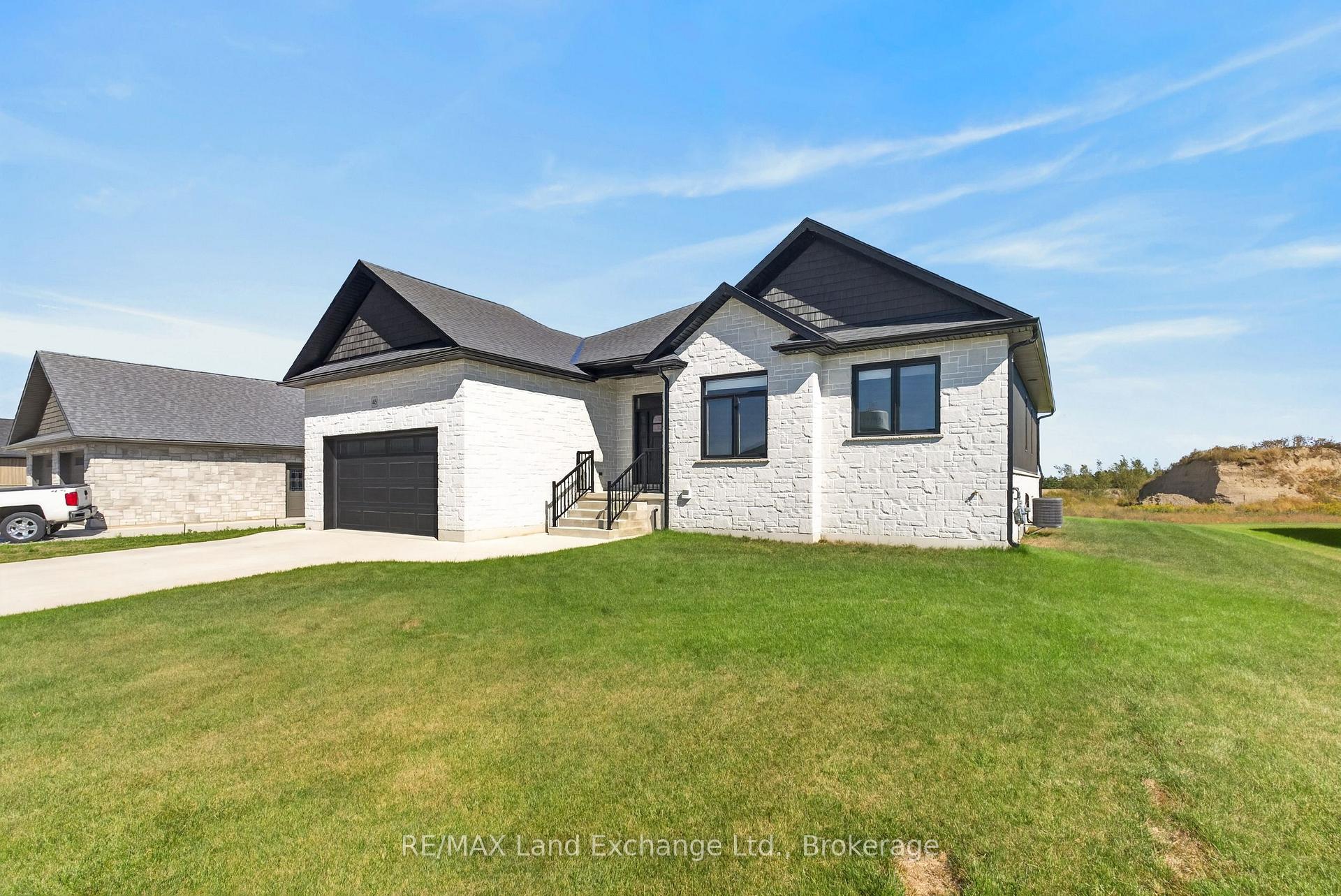 Photo 2 of 48 Mctavish Crescent, Huron-Kinloss — HOMEH