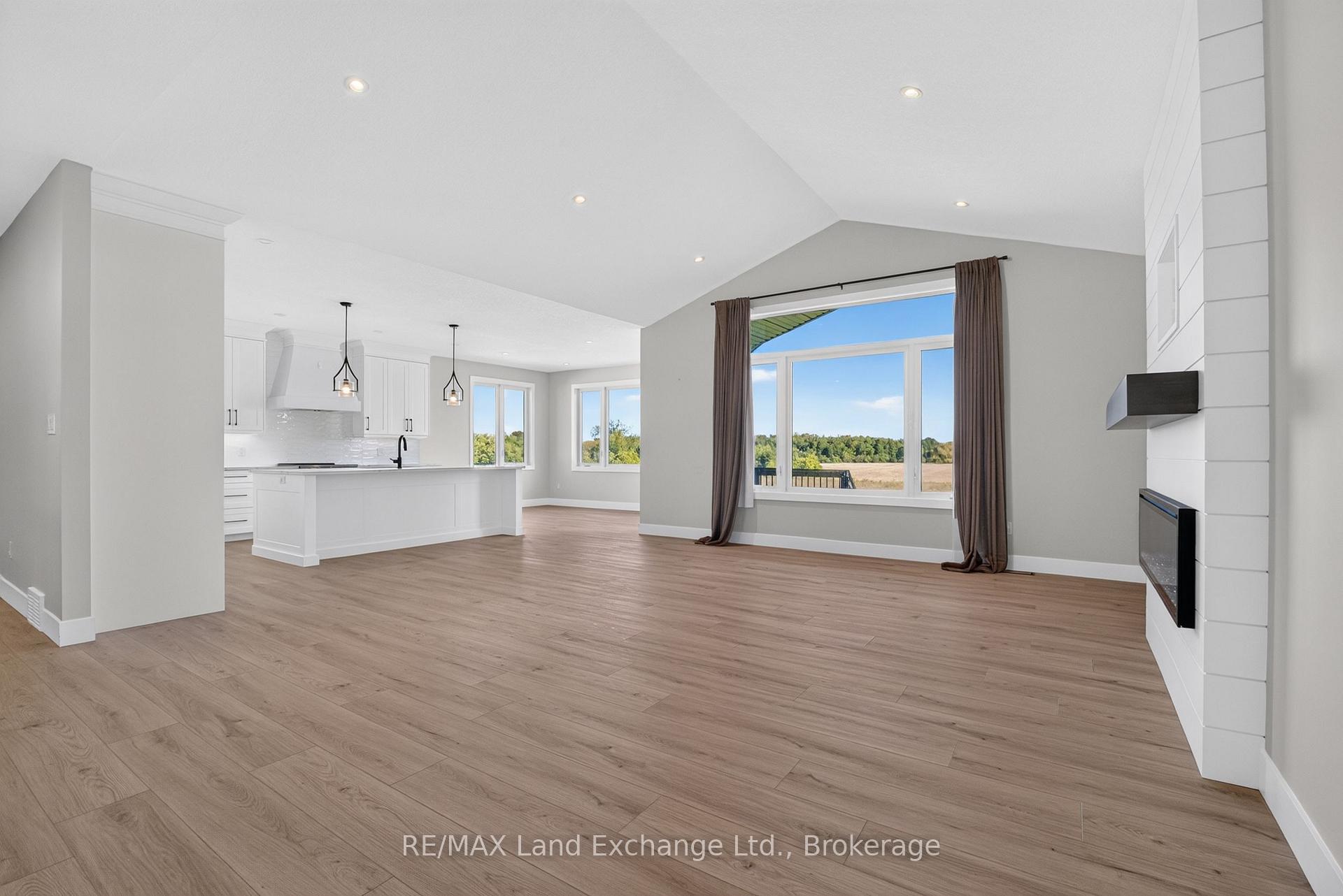 Photo 4 of 48 Mctavish Crescent, Huron-Kinloss — HOMEH