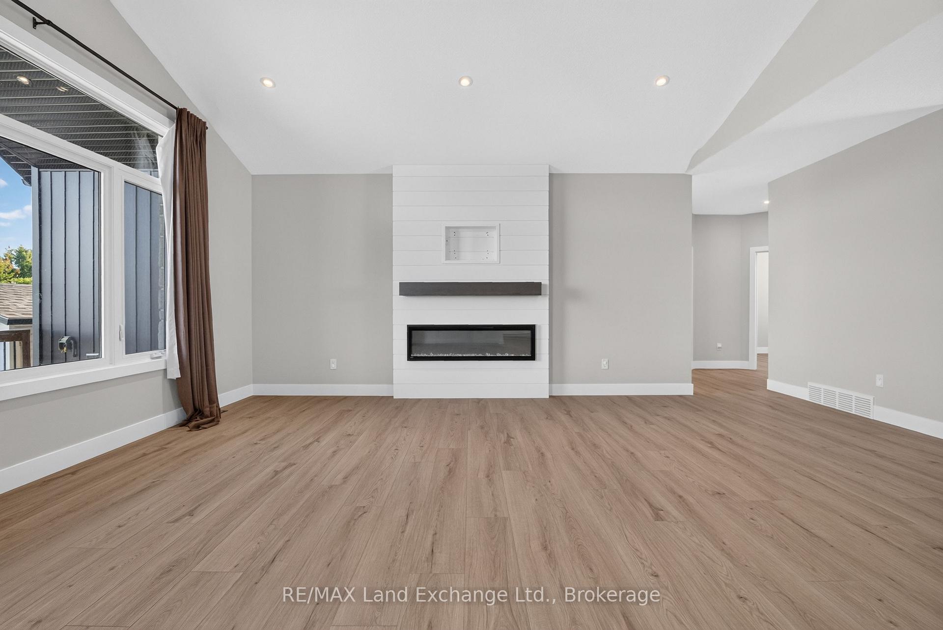 Photo 6 of 48 Mctavish Crescent, Huron-Kinloss — HOMEH
