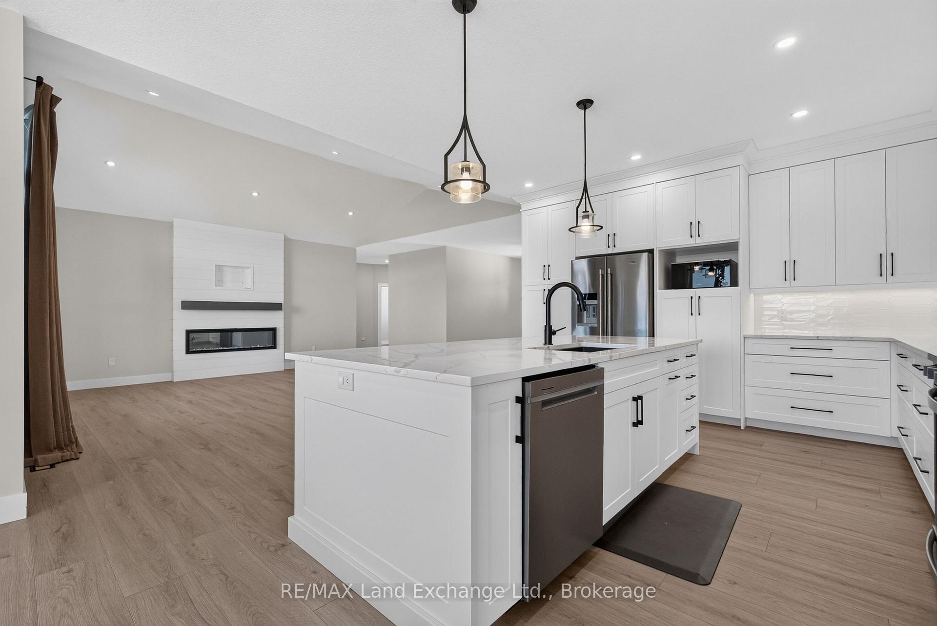 Photo 9 of 48 Mctavish Crescent, Huron-Kinloss — HOMEH