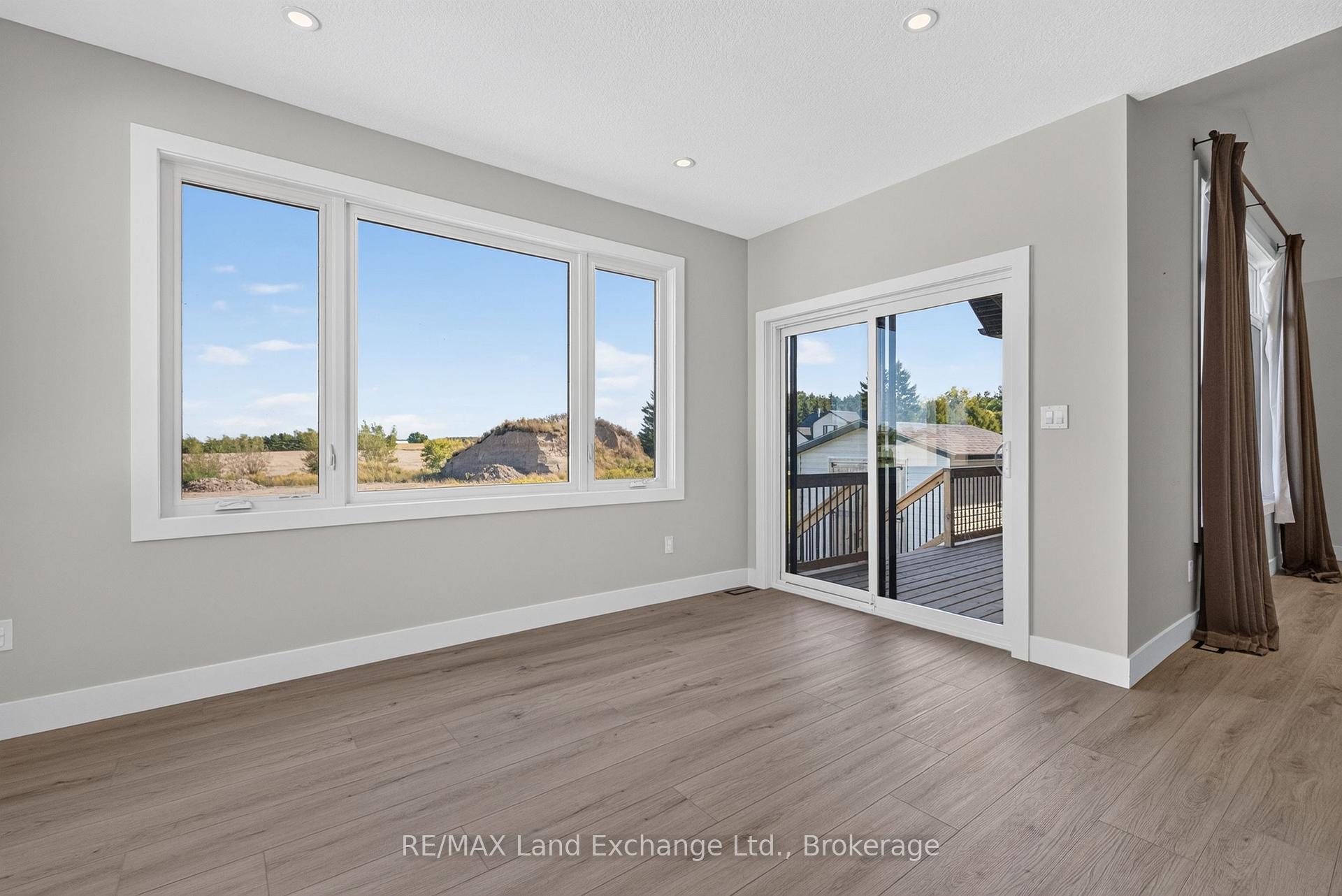 Photo 11 of 48 Mctavish Crescent, Huron-Kinloss — HOMEH