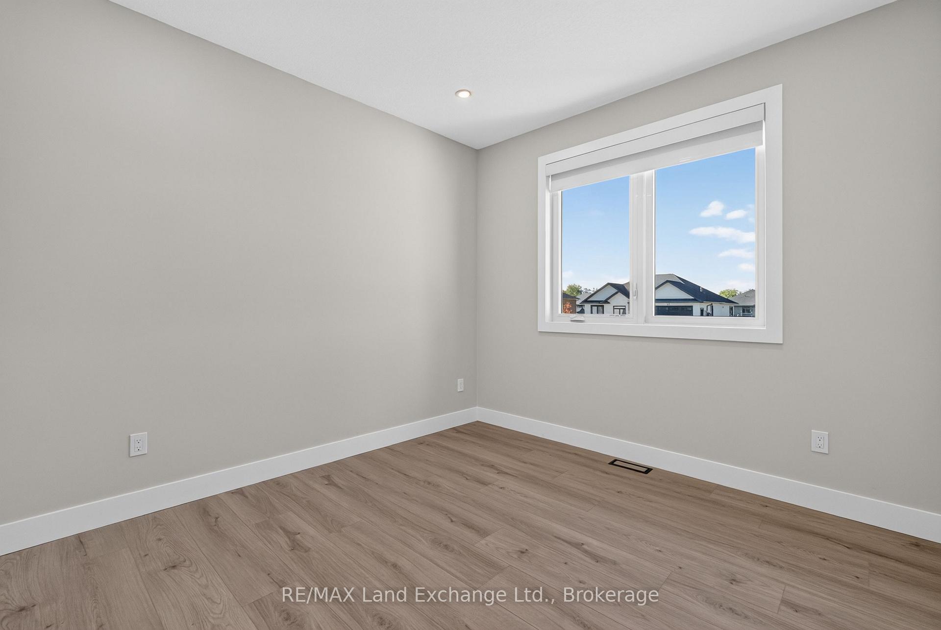 Photo 17 of 48 Mctavish Crescent, Huron-Kinloss — HOMEH