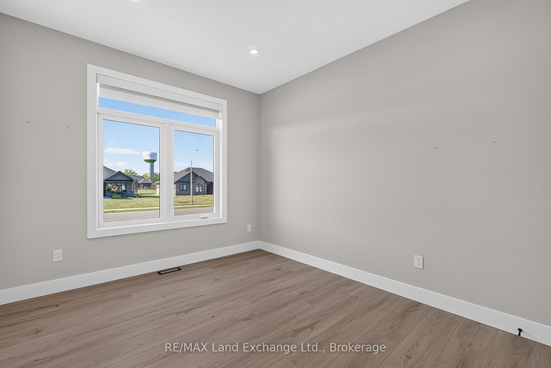 Photo 21 of 48 Mctavish Crescent, Huron-Kinloss — HOMEH