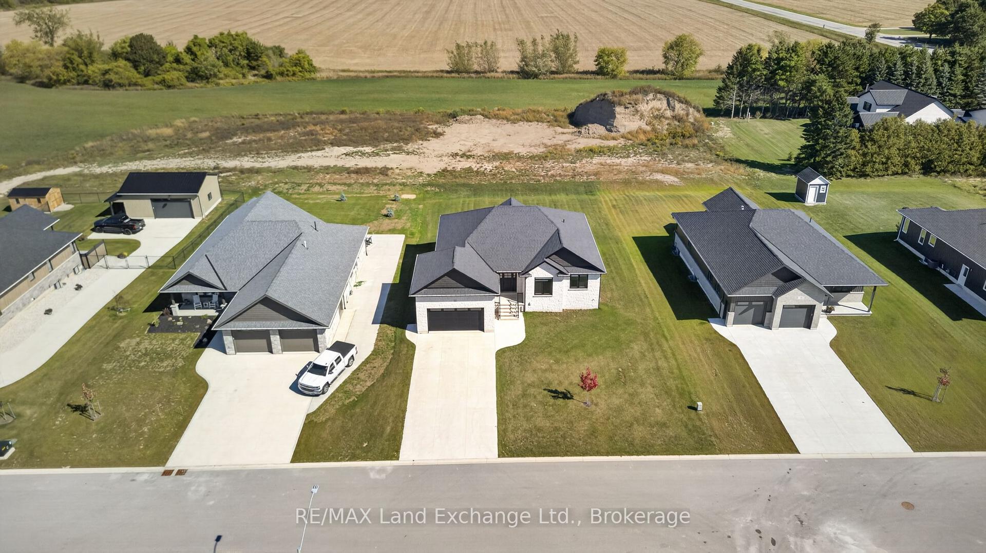Photo 43 of 48 Mctavish Crescent, Huron-Kinloss — HOMEH