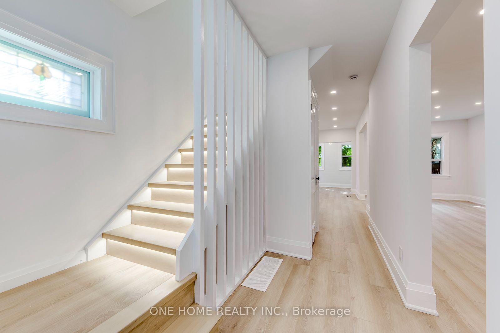 Photo 4 of 7 Methuen Avenue, Toronto, Lambton Baby Point — HOMEH