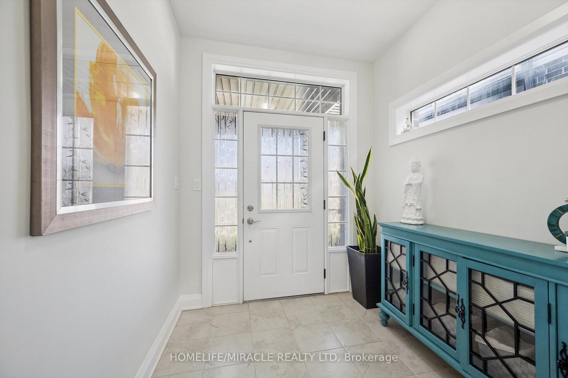 Photo 3 of 736 Wood Lily Street, Waterloo, Columbia Forest/Clair Hills — HOMEH