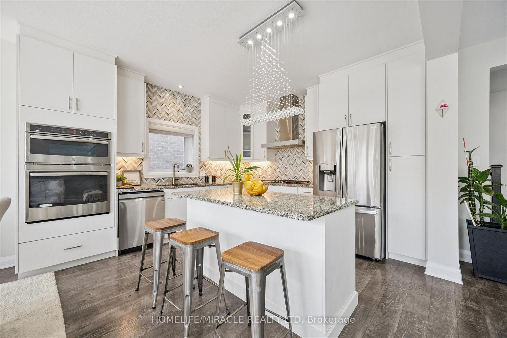Photo 8 of 736 Wood Lily Street, Waterloo, Columbia Forest/Clair Hills — HOMEH