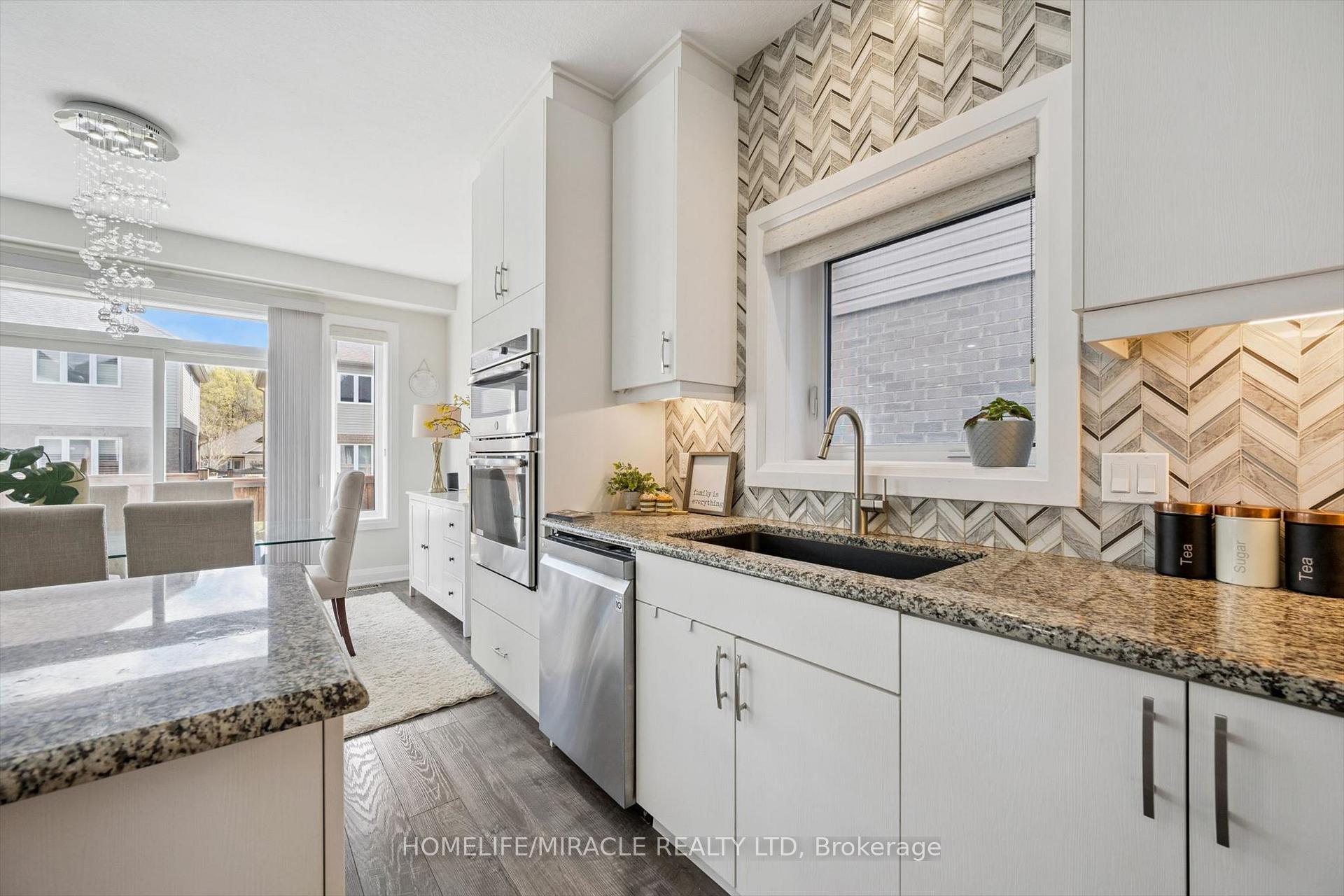 Photo 9 of 736 Wood Lily Street, Waterloo, Columbia Forest/Clair Hills — HOMEH