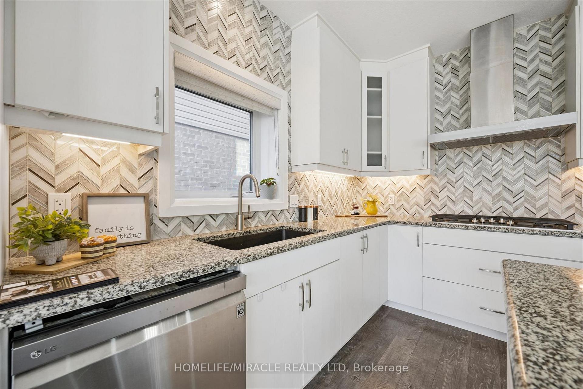 Photo 12 of 736 Wood Lily Street, Waterloo, Columbia Forest/Clair Hills — HOMEH
