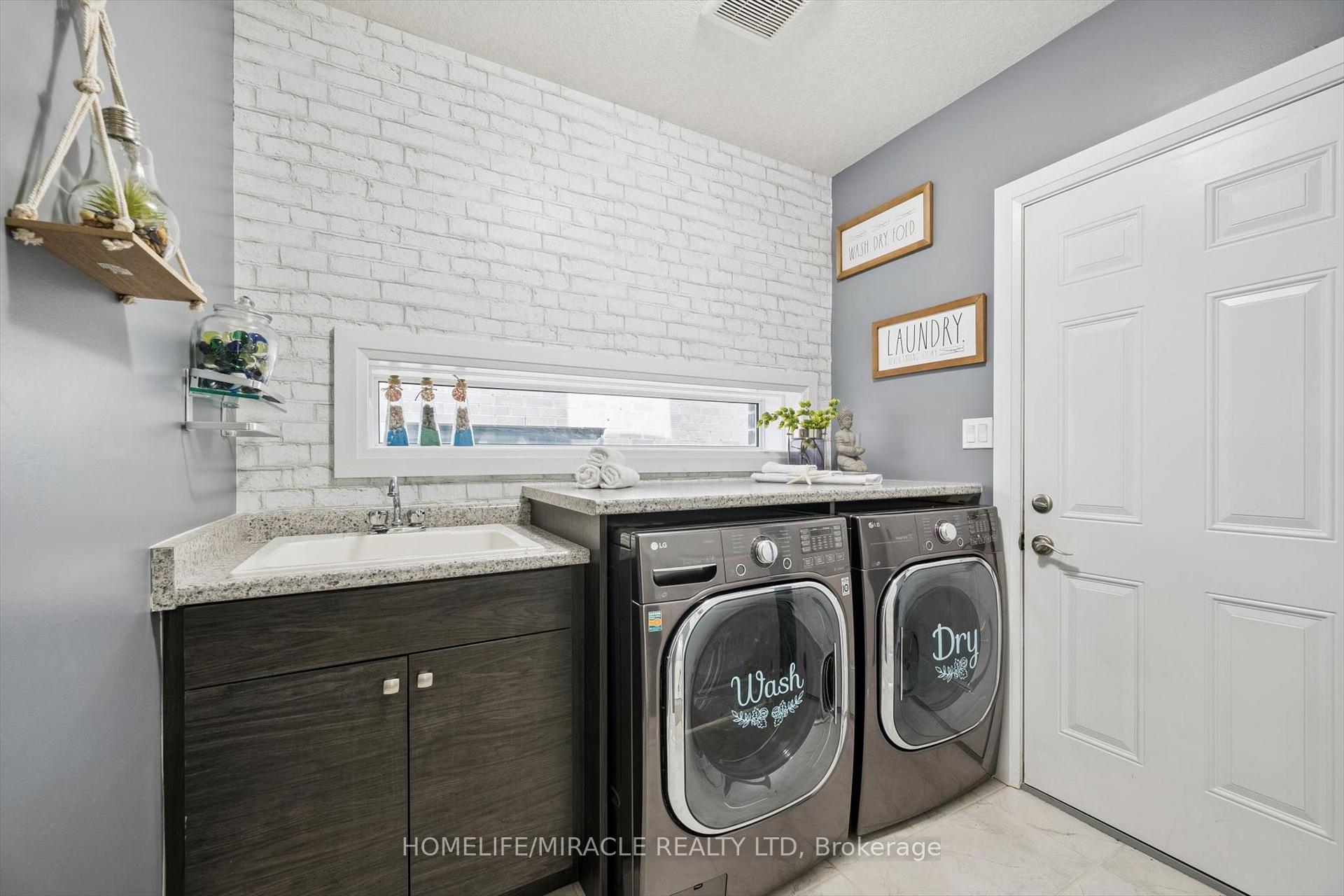 Photo 17 of 736 Wood Lily Street, Waterloo, Columbia Forest/Clair Hills — HOMEH
